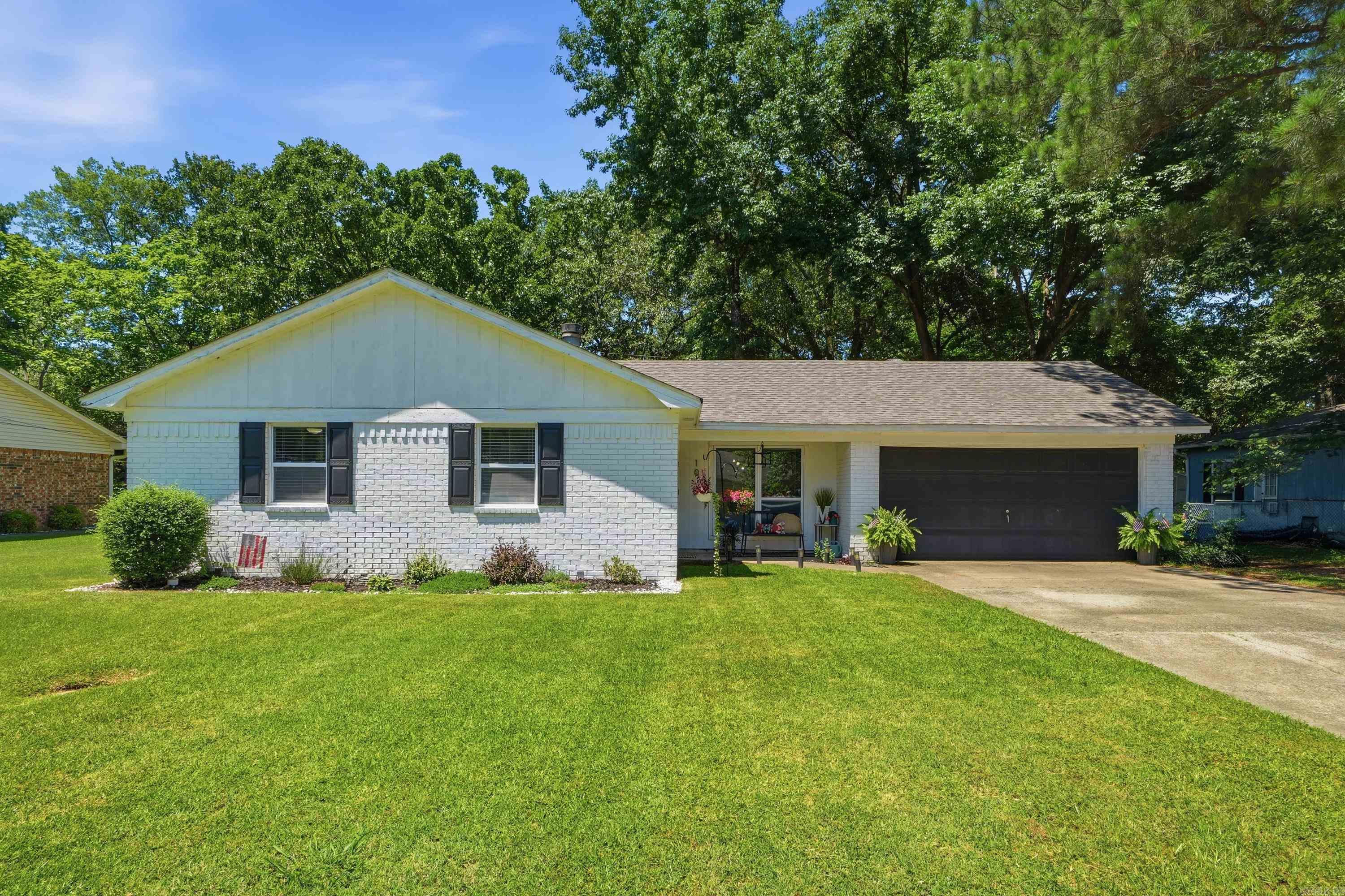 10 NORTHWOOD DR.  Conway, AR