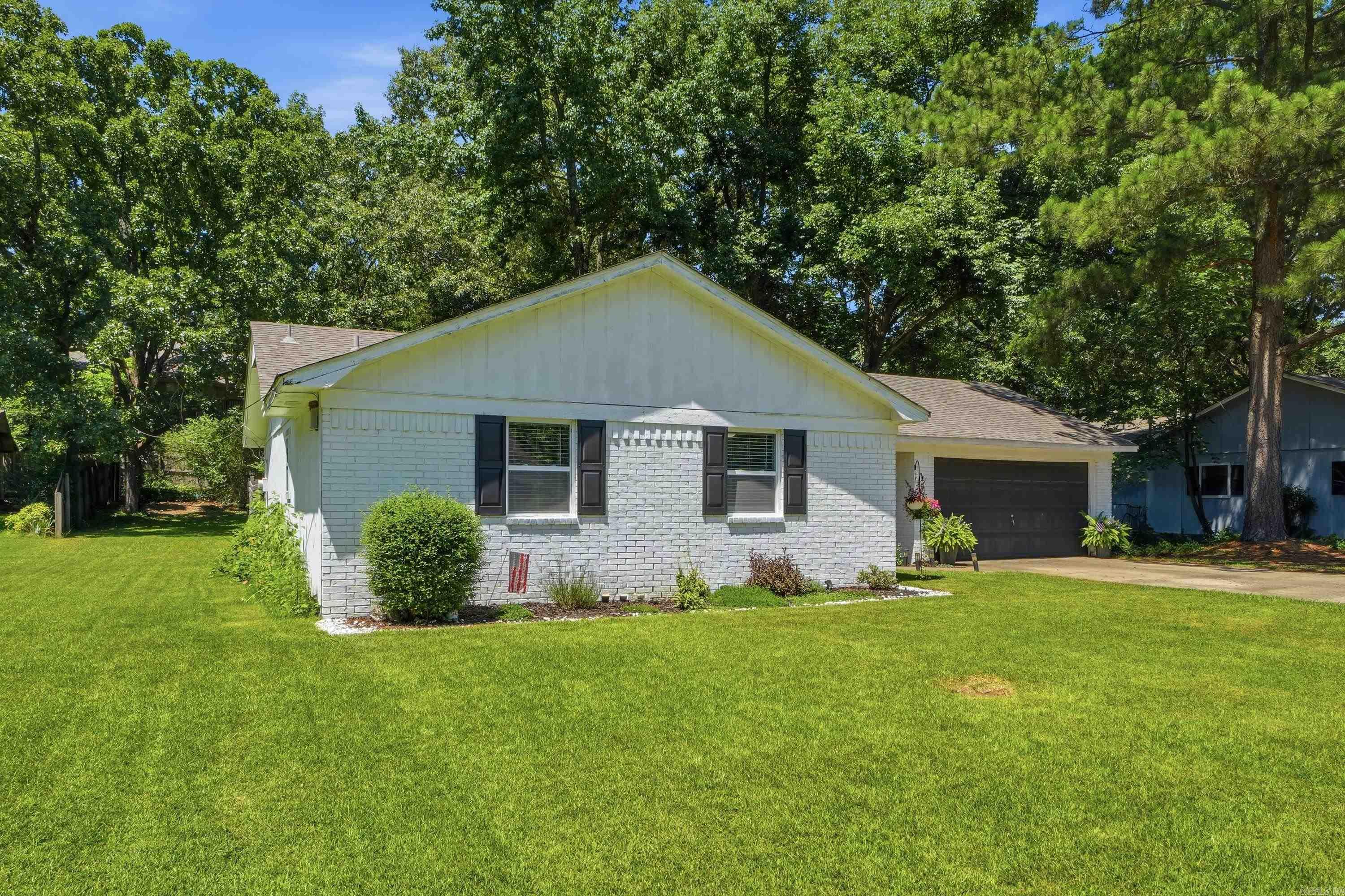 10 NORTHWOOD DR.  Conway, AR