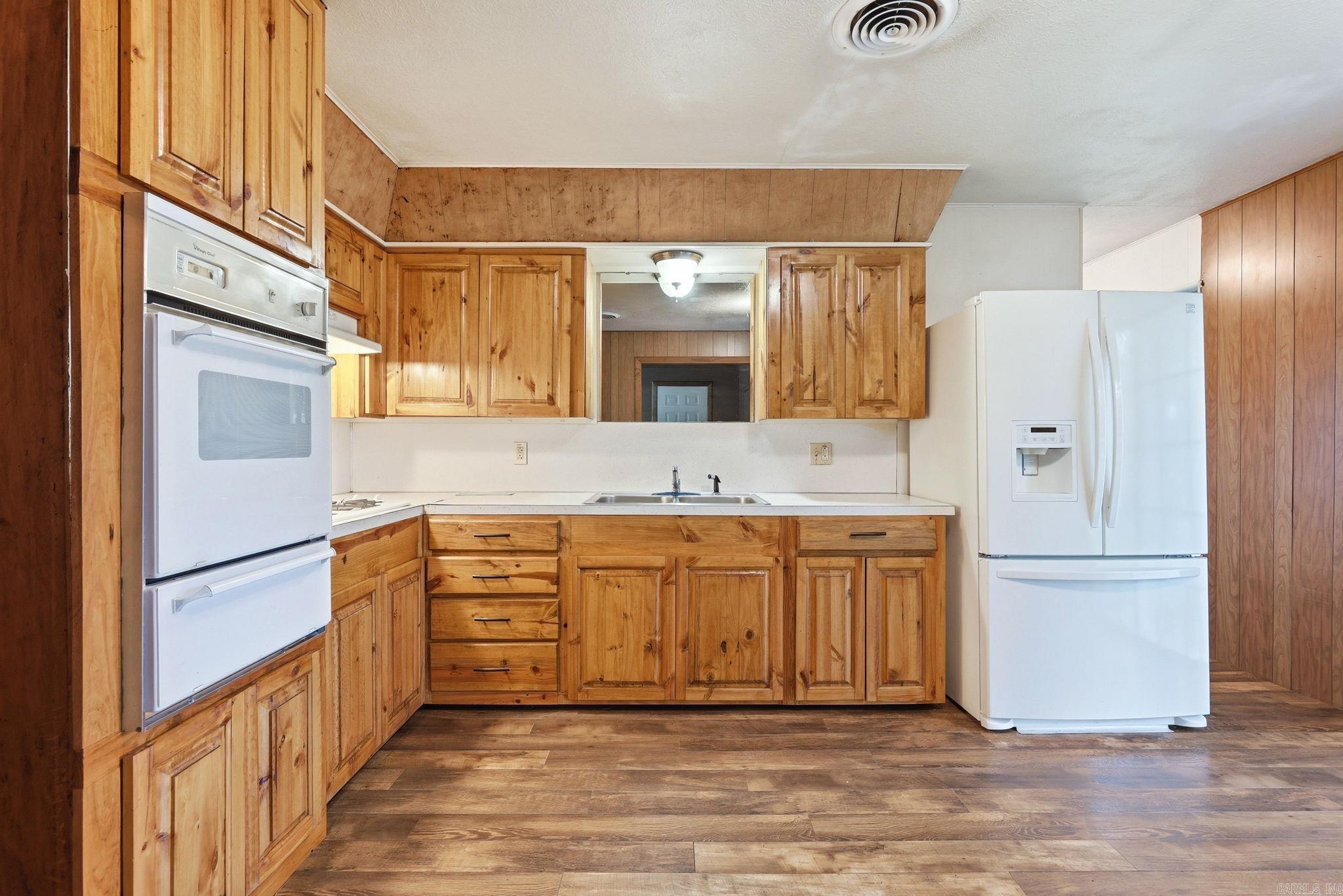 2515 N LAKEVIEW  Benton, AR