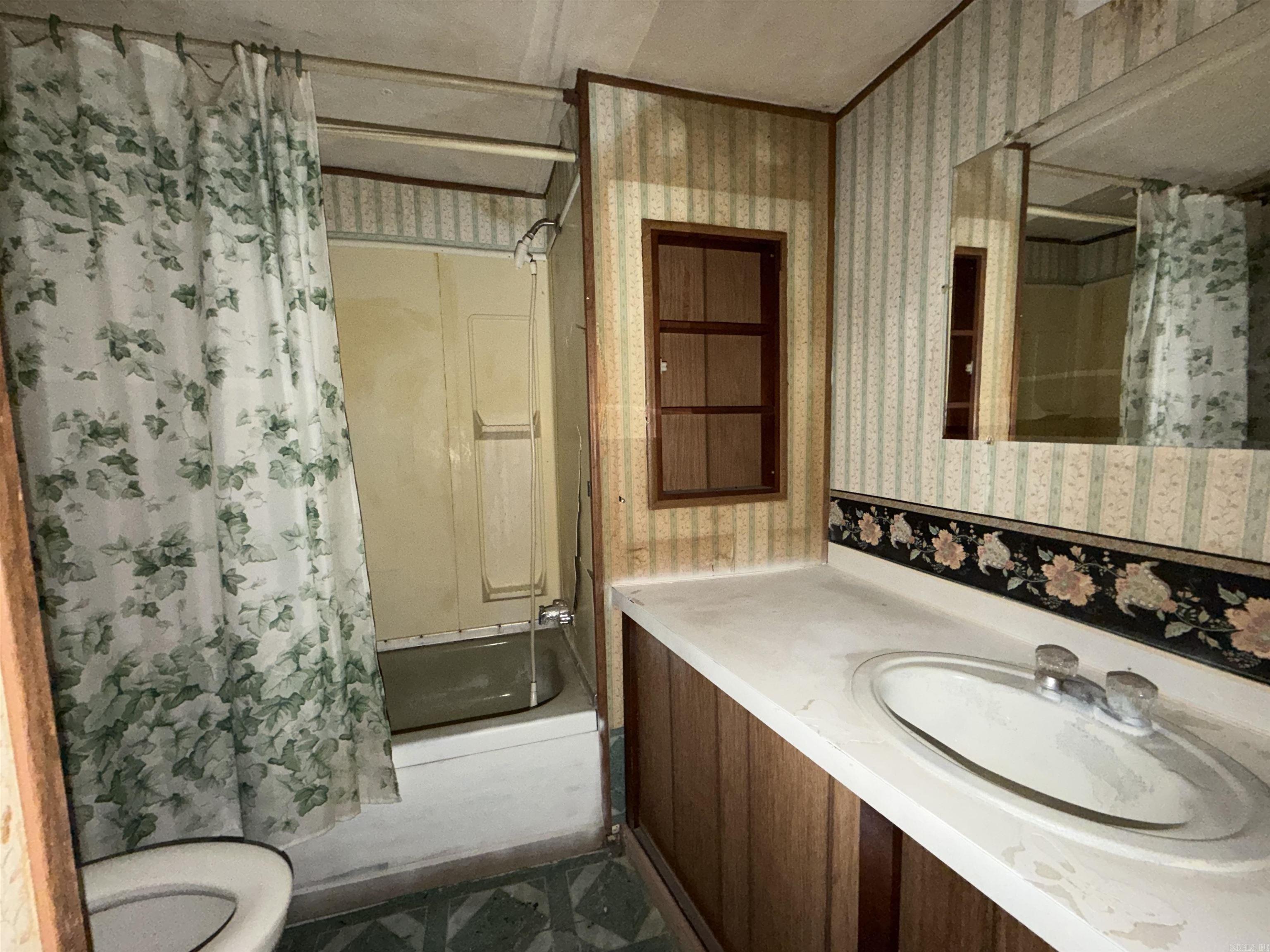 1300 HC 33  Compton, AR