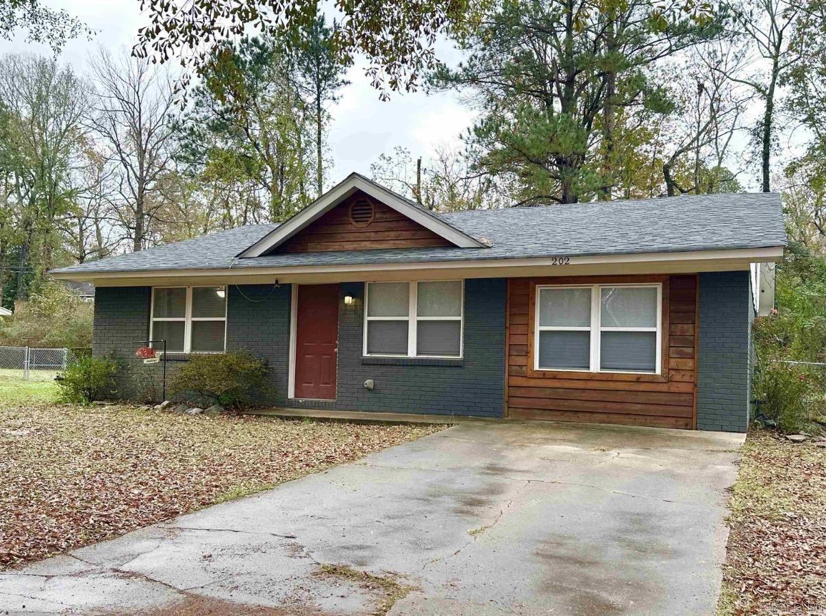 202 Whitefield Dr.  White Hall, AR