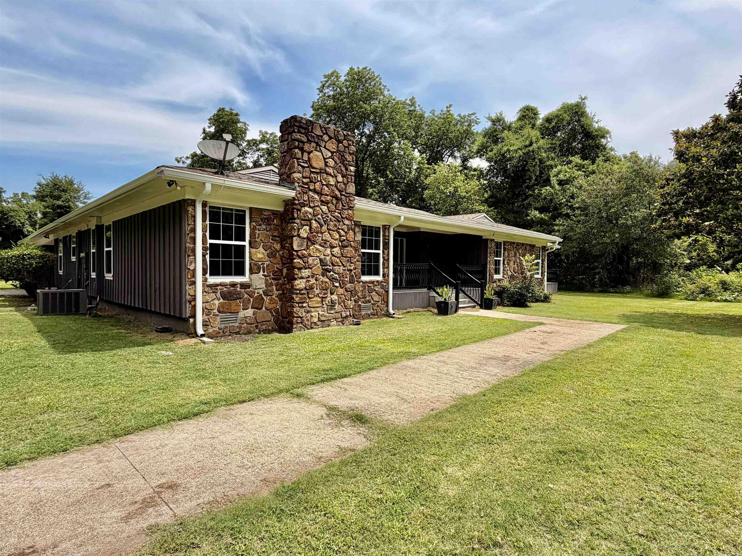 1407 S Trotter  Dermott, AR