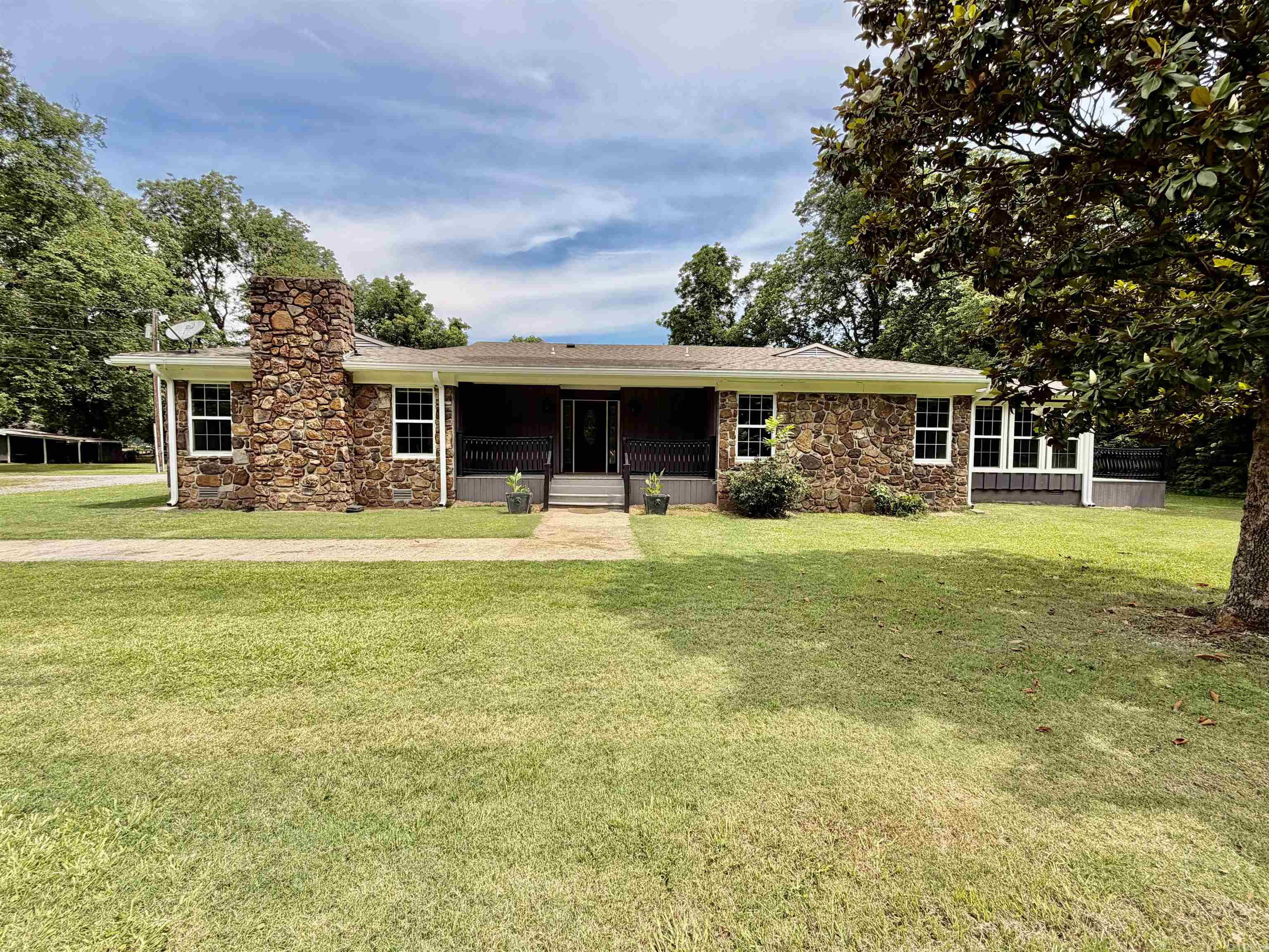 1407 S Trotter  Dermott, AR