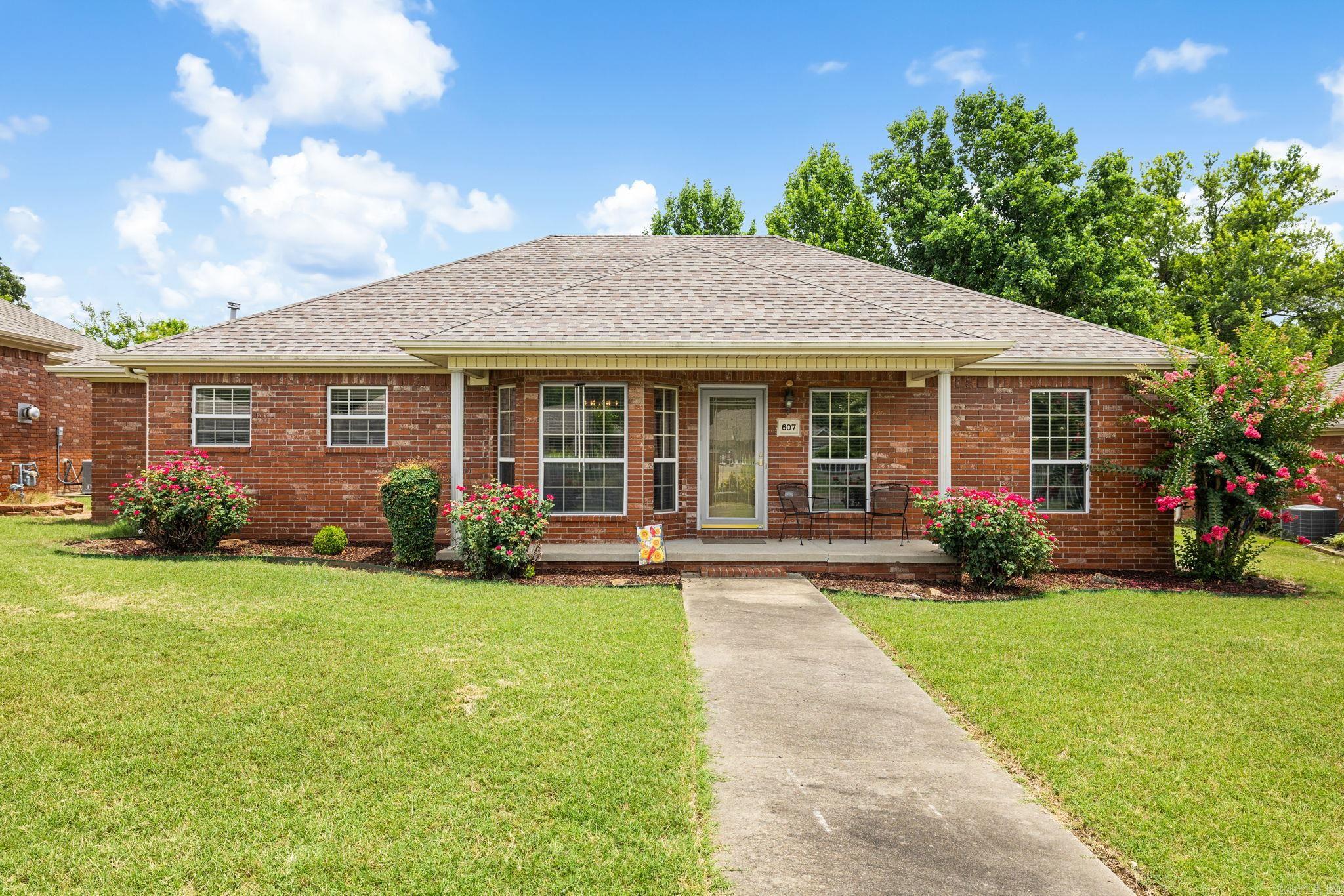 607 Dakota Street