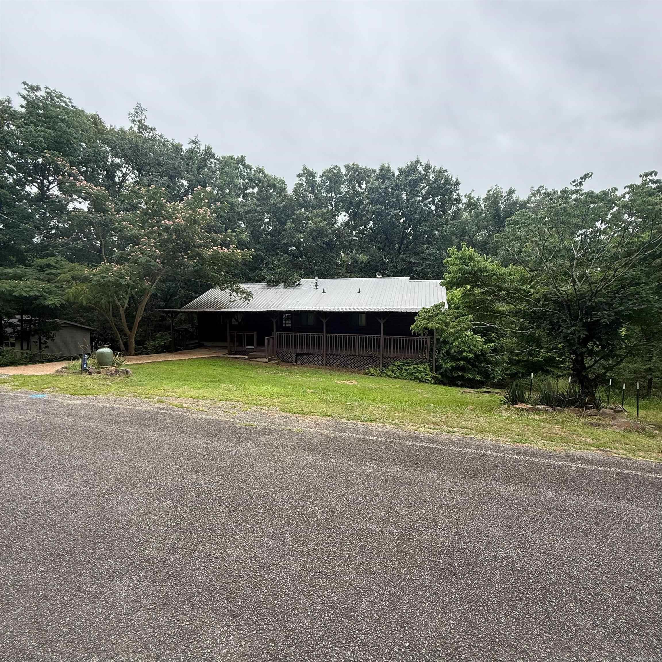 230 riverview  Fairfield Bay, AR