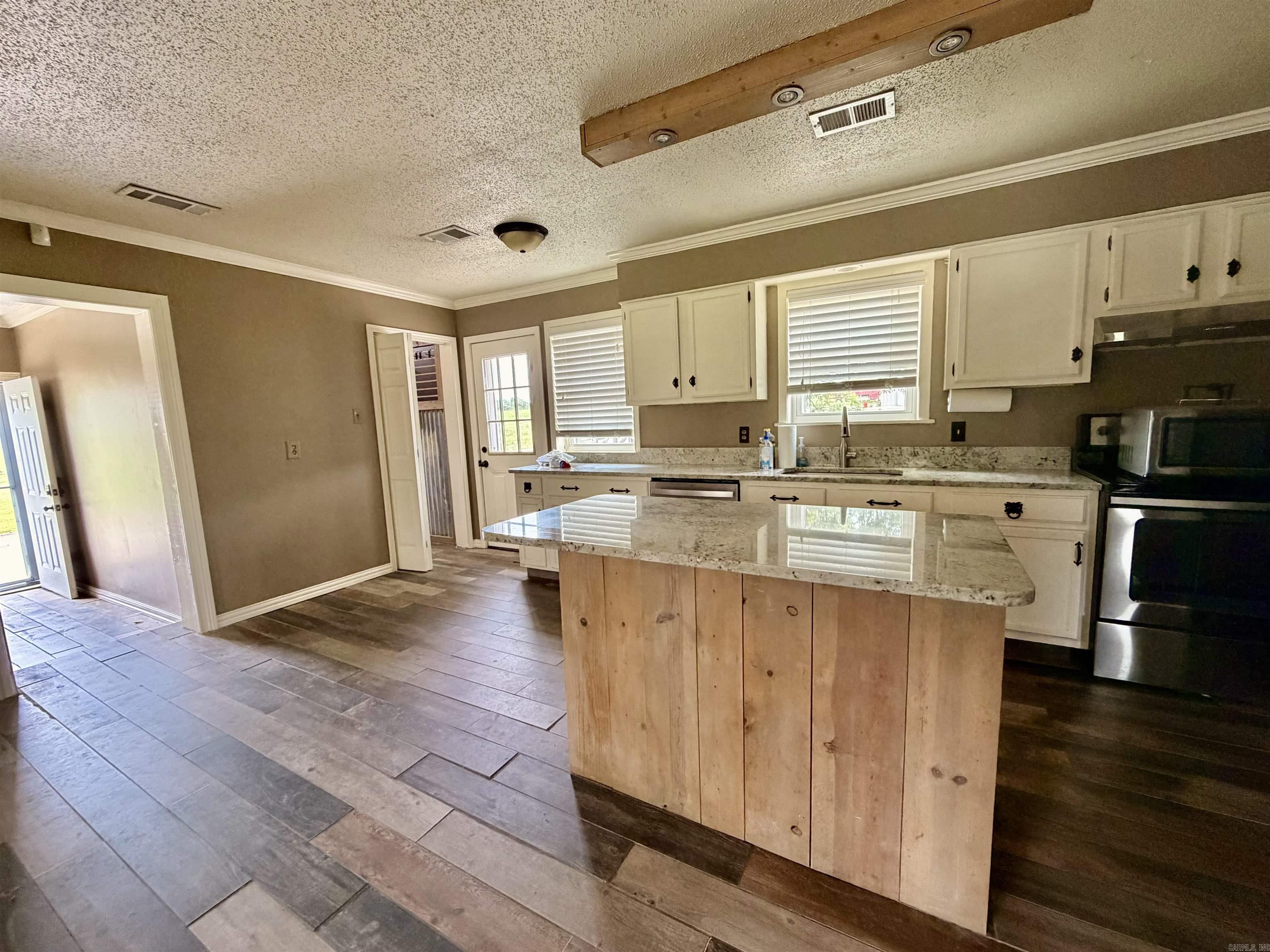 1861 Ferguson Ln  Lonoke, AR