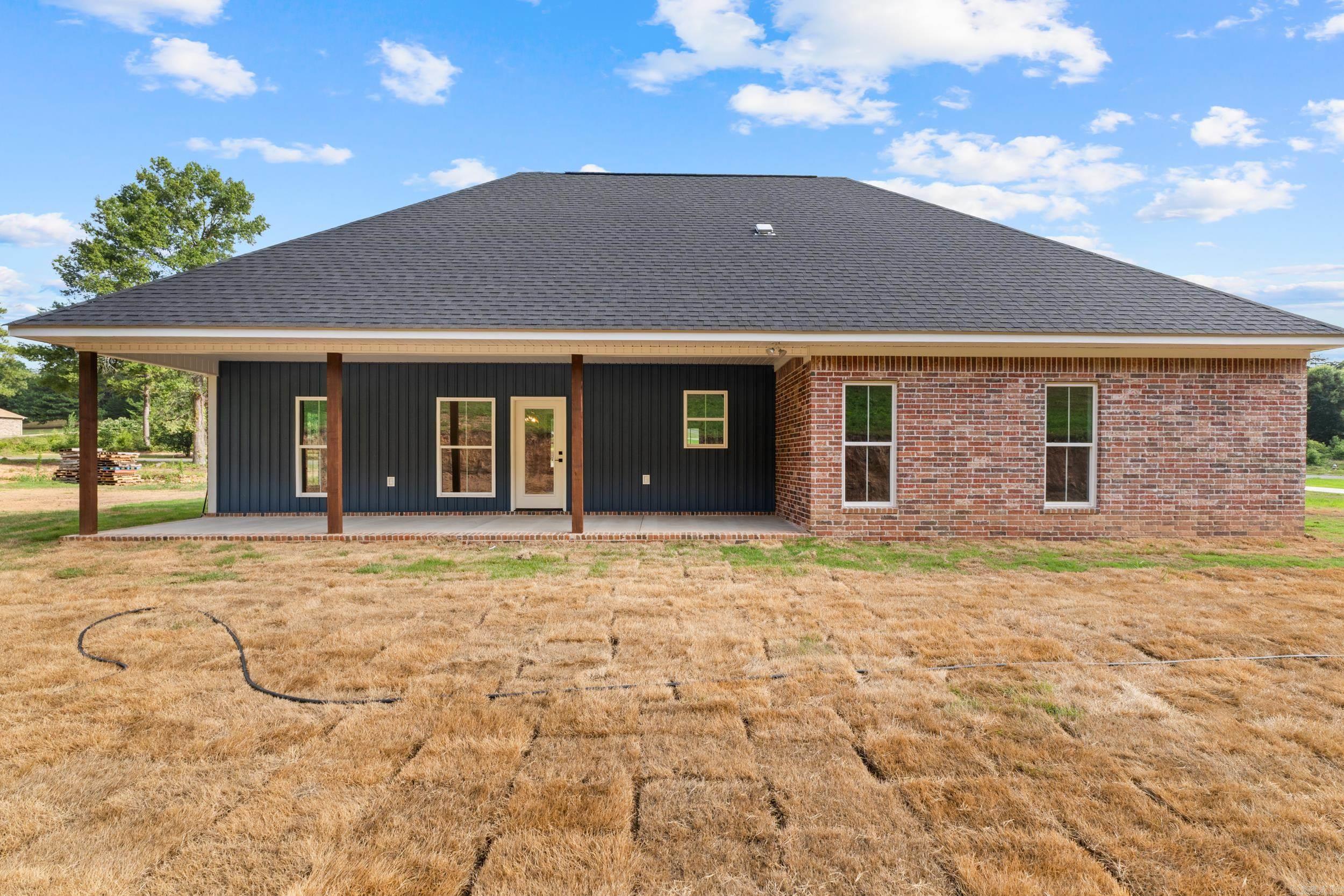 2004 E Holloway  Morrilton, AR