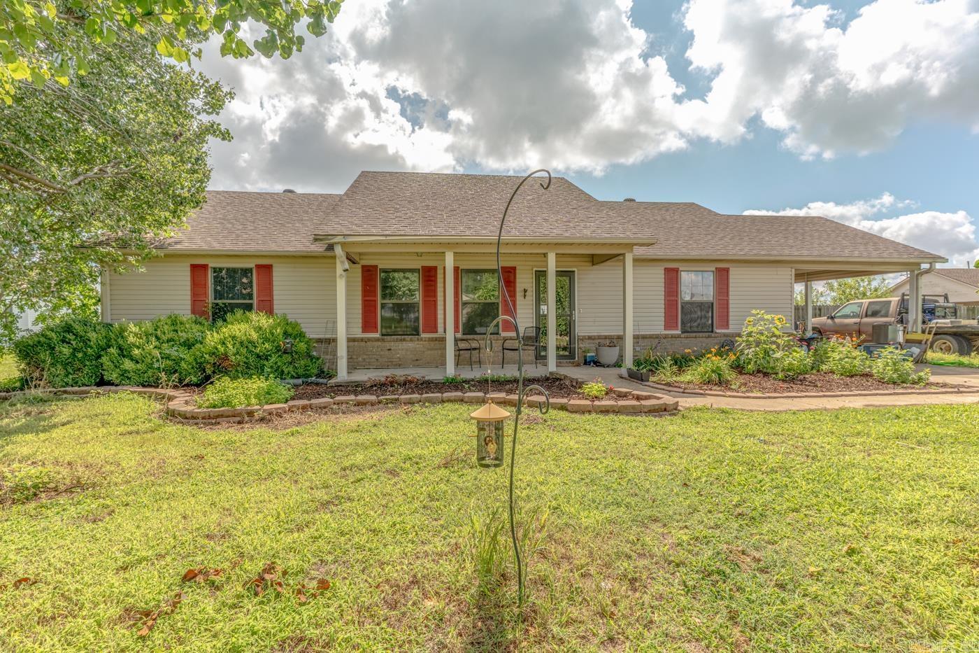 5530 N County Road 917  Blytheville, AR