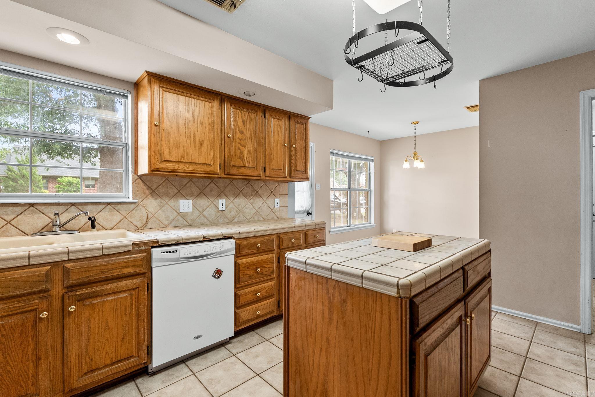 158 Lily  Maumelle, AR
