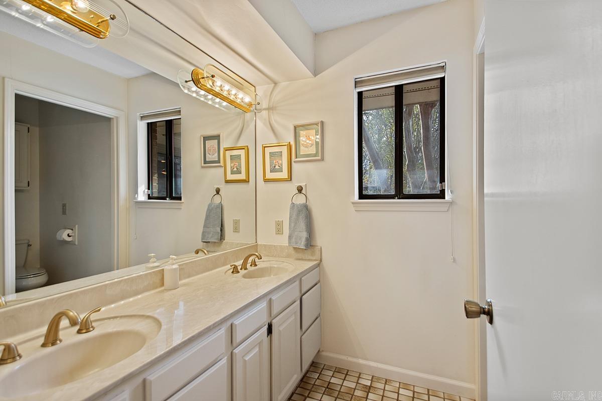 12 Club Manor  Maumelle, AR