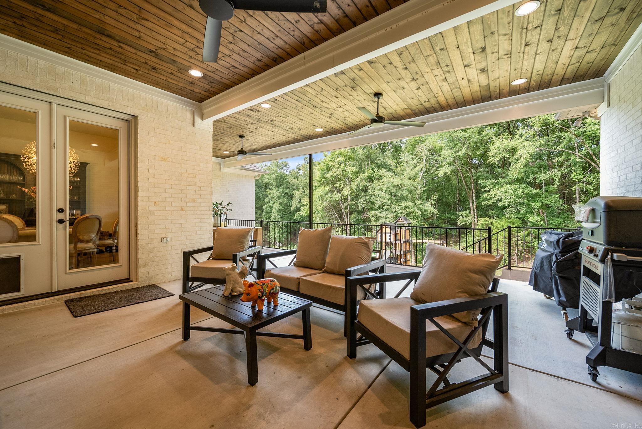 8 Rae Valley Drive Greenbrier, AR 72058