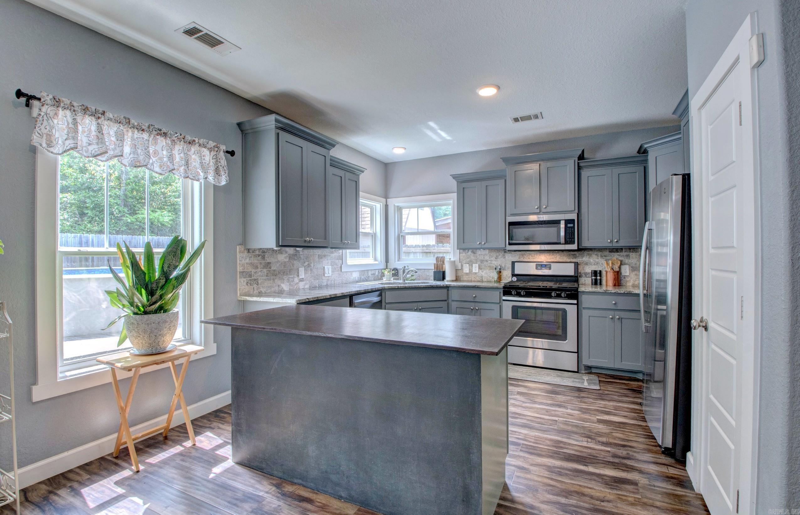 2917 Gillis Drive  Benton, AR