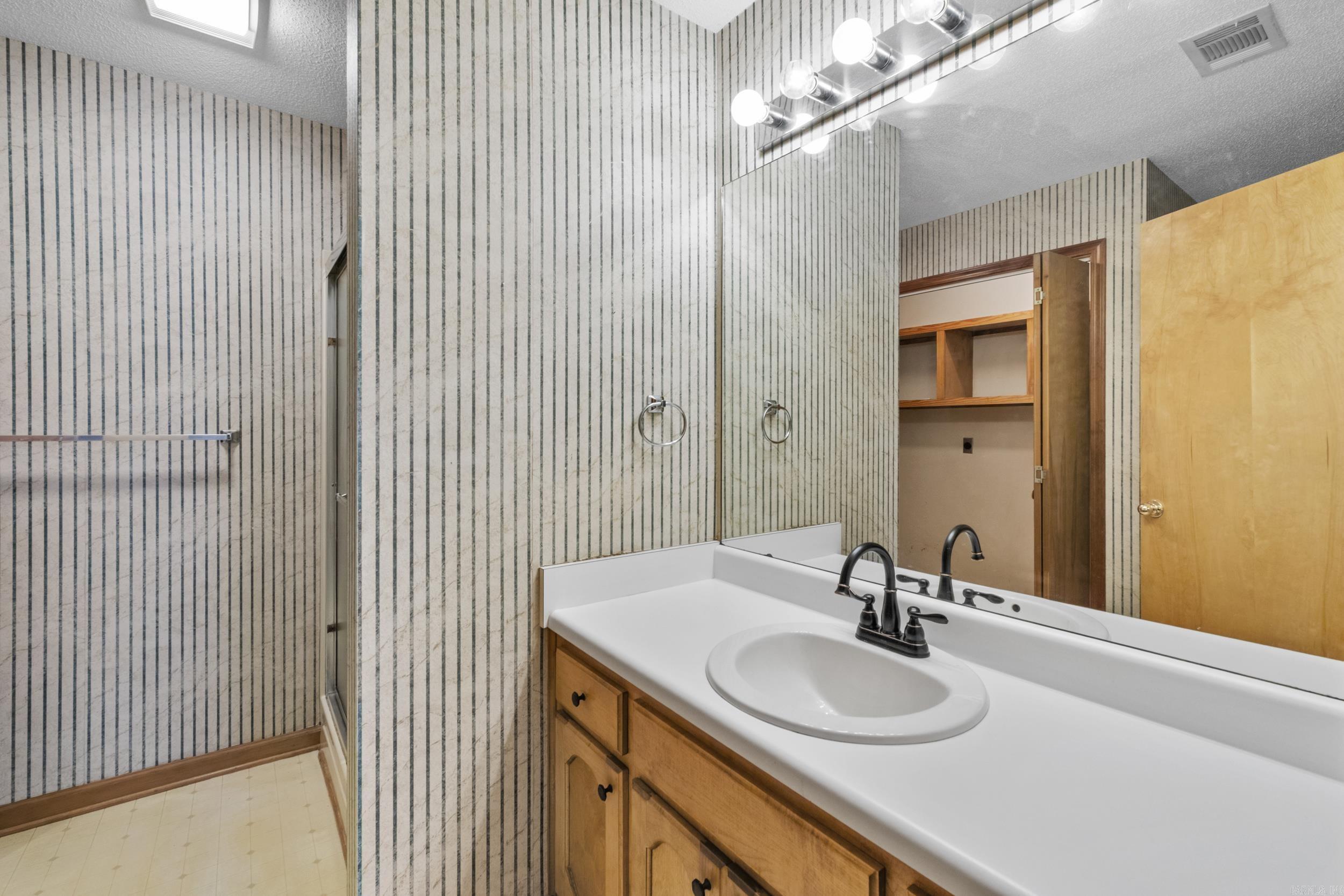 2910 E Moore  Searcy, AR