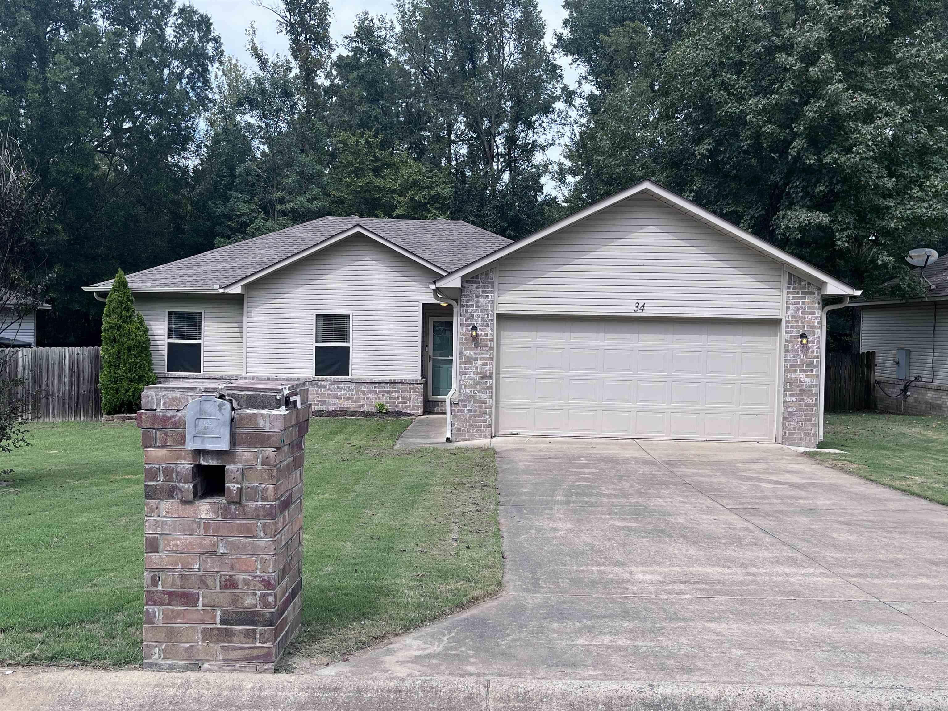 34 Shamsie  Ward, AR