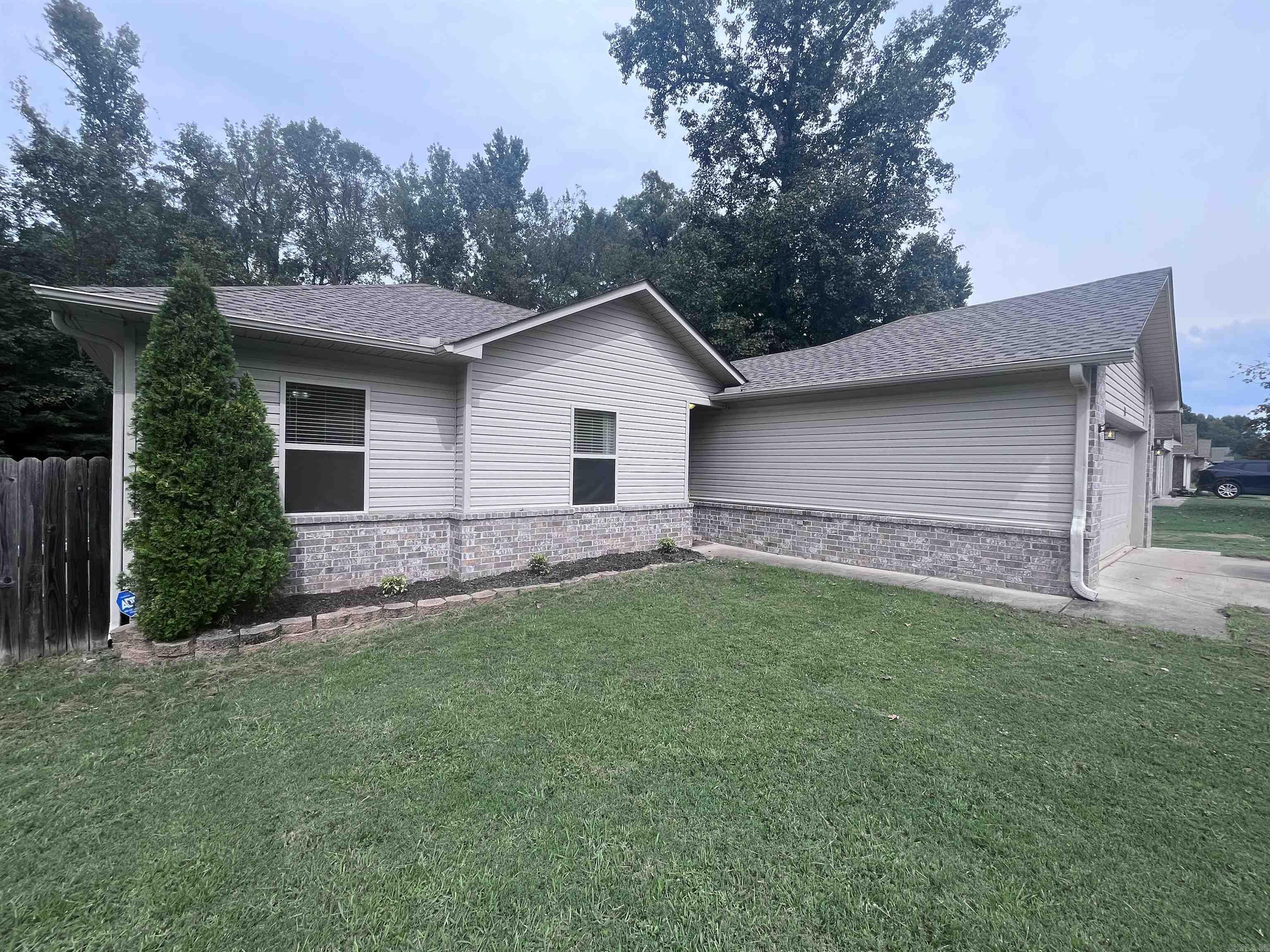 34 Shamsie  Ward, AR