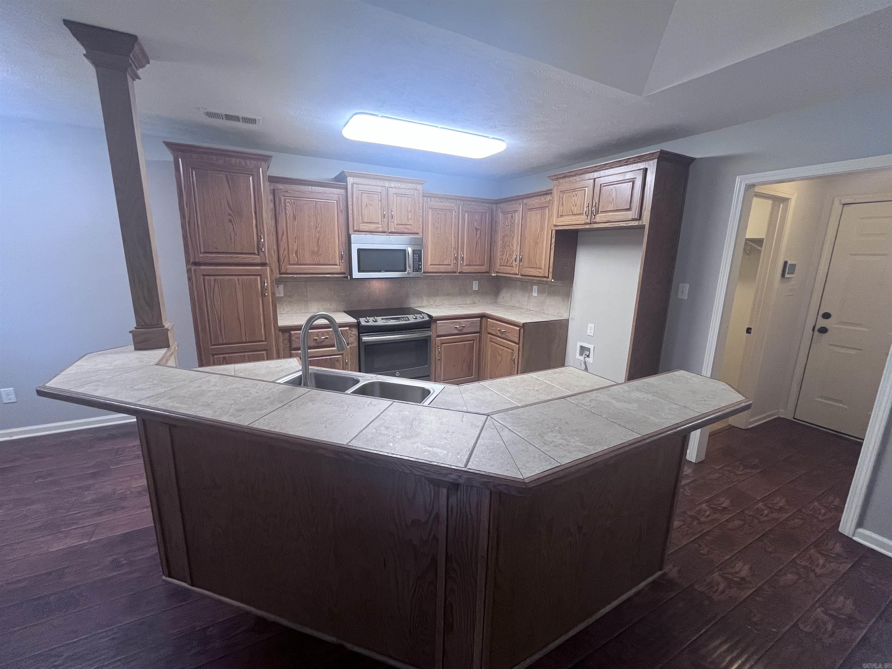 34 Shamsie  Ward, AR
