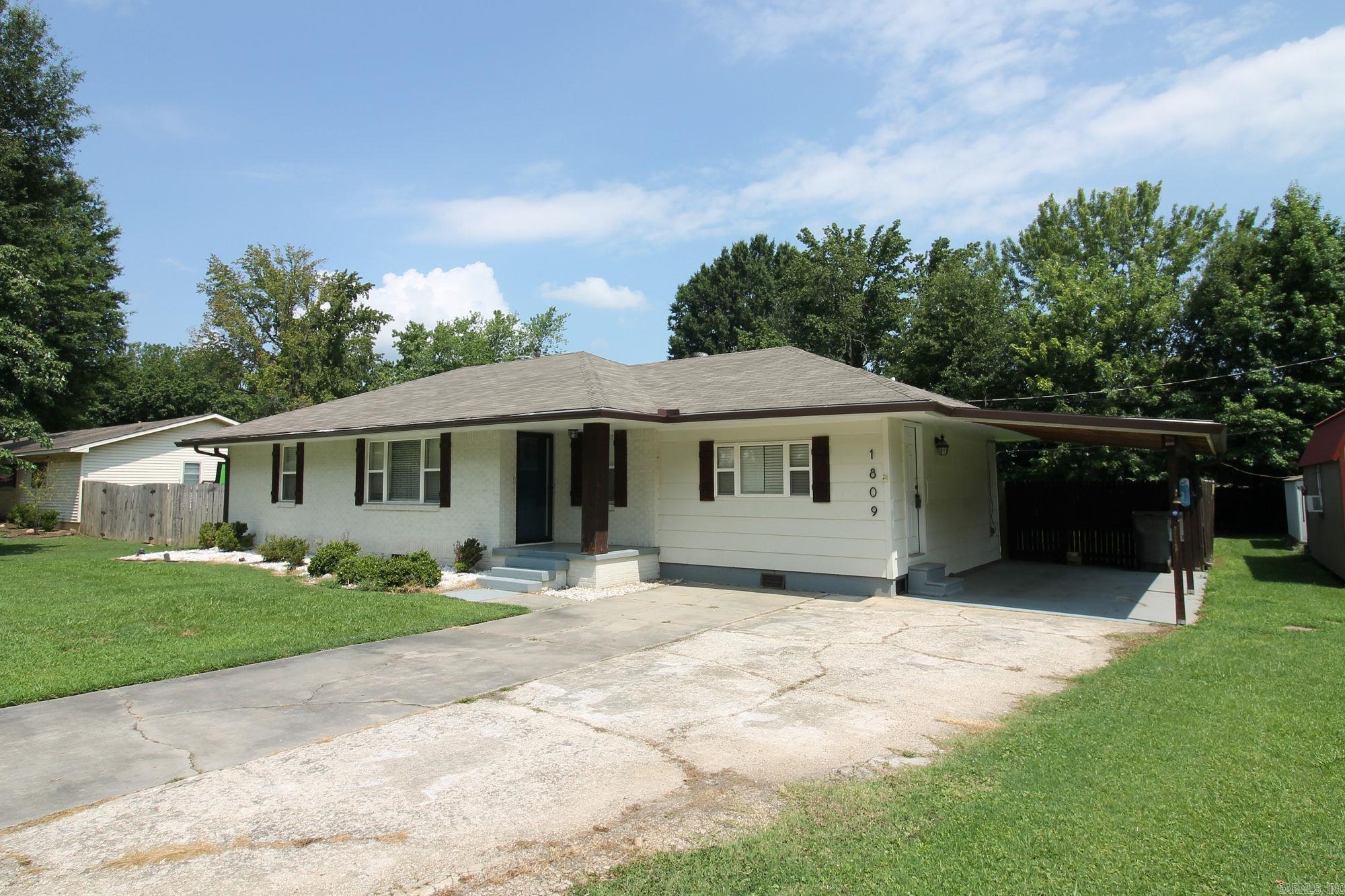 1809 Woodland  Paragould, AR