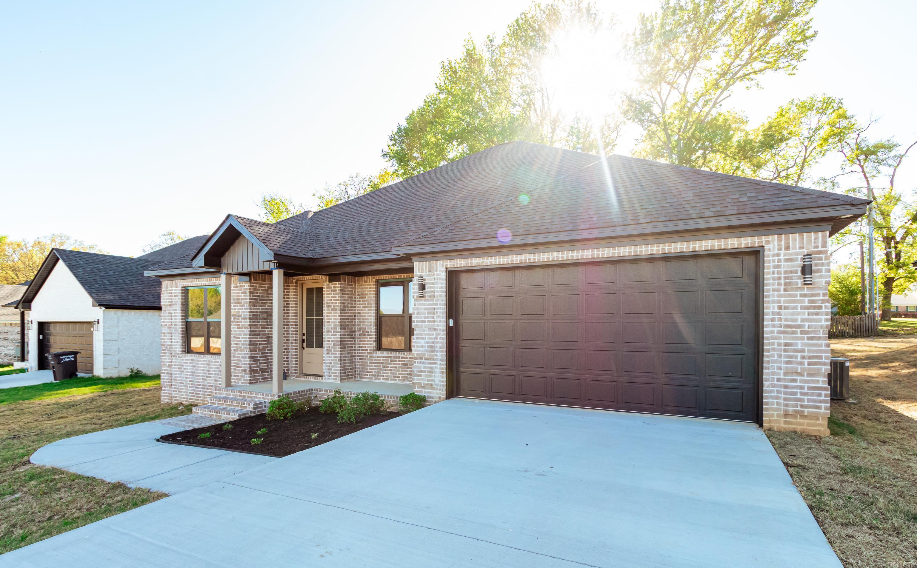 1433 JUSTICE  Jacksonville, AR