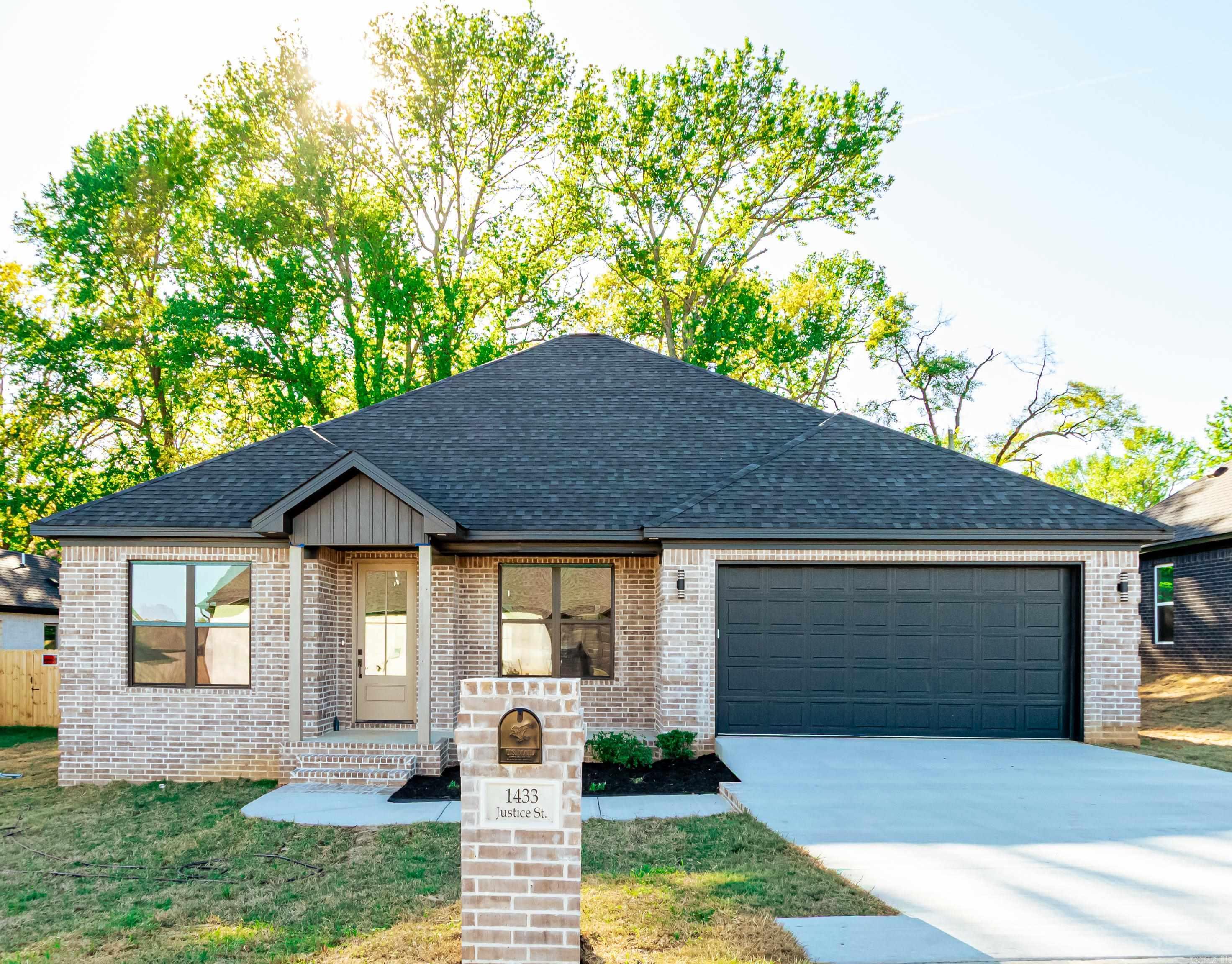 1433 JUSTICE  Jacksonville, AR