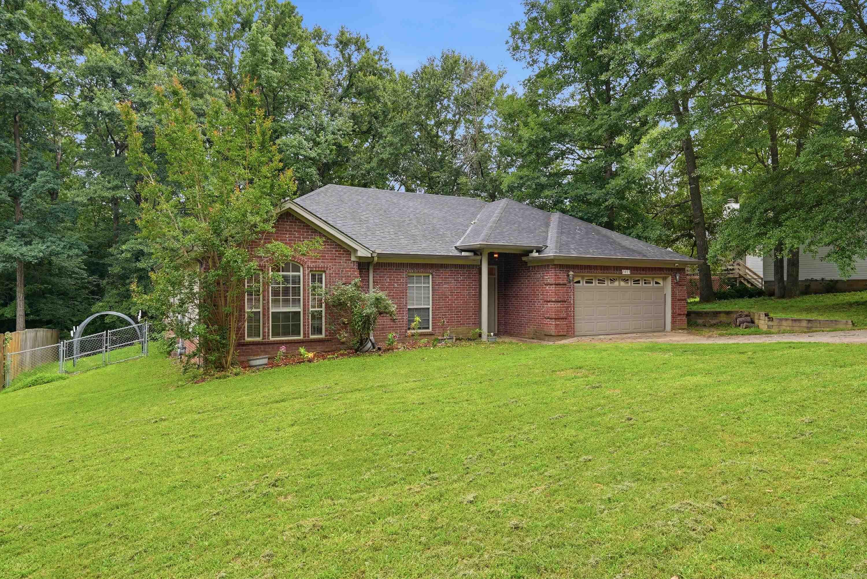 3013 W Greenbrier  Benton, AR
