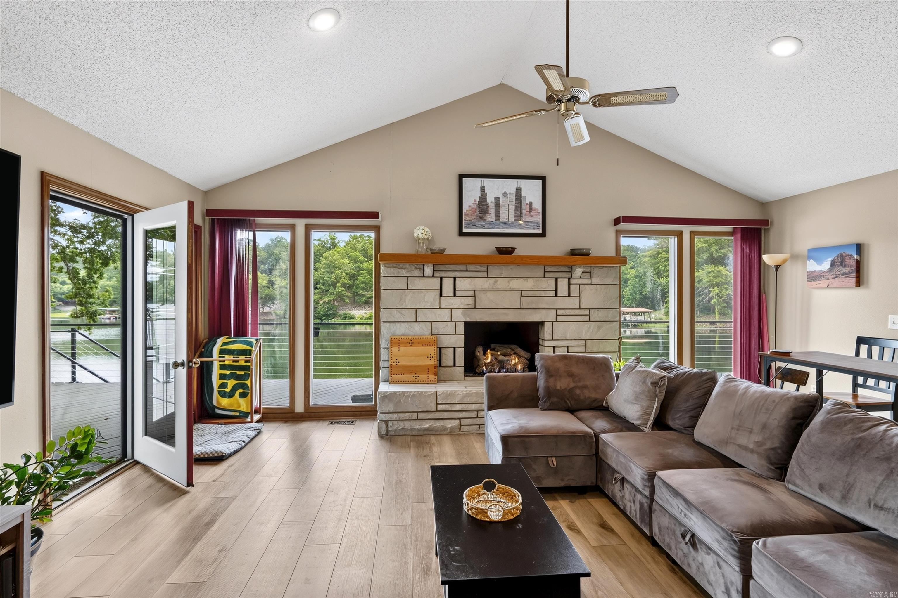 7 Llana  Hot Springs Village, AR