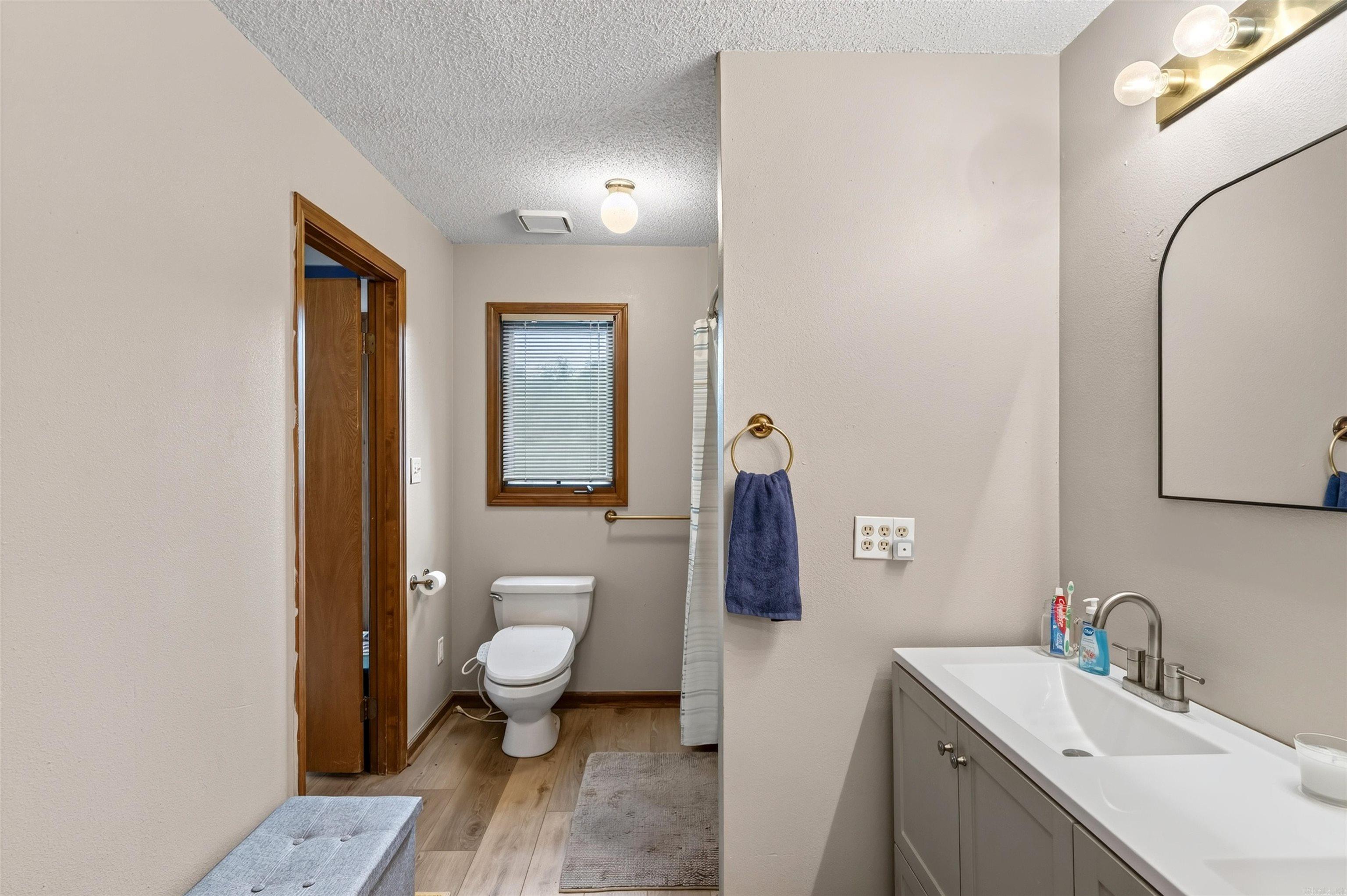 7 Llana  Hot Springs Village, AR
