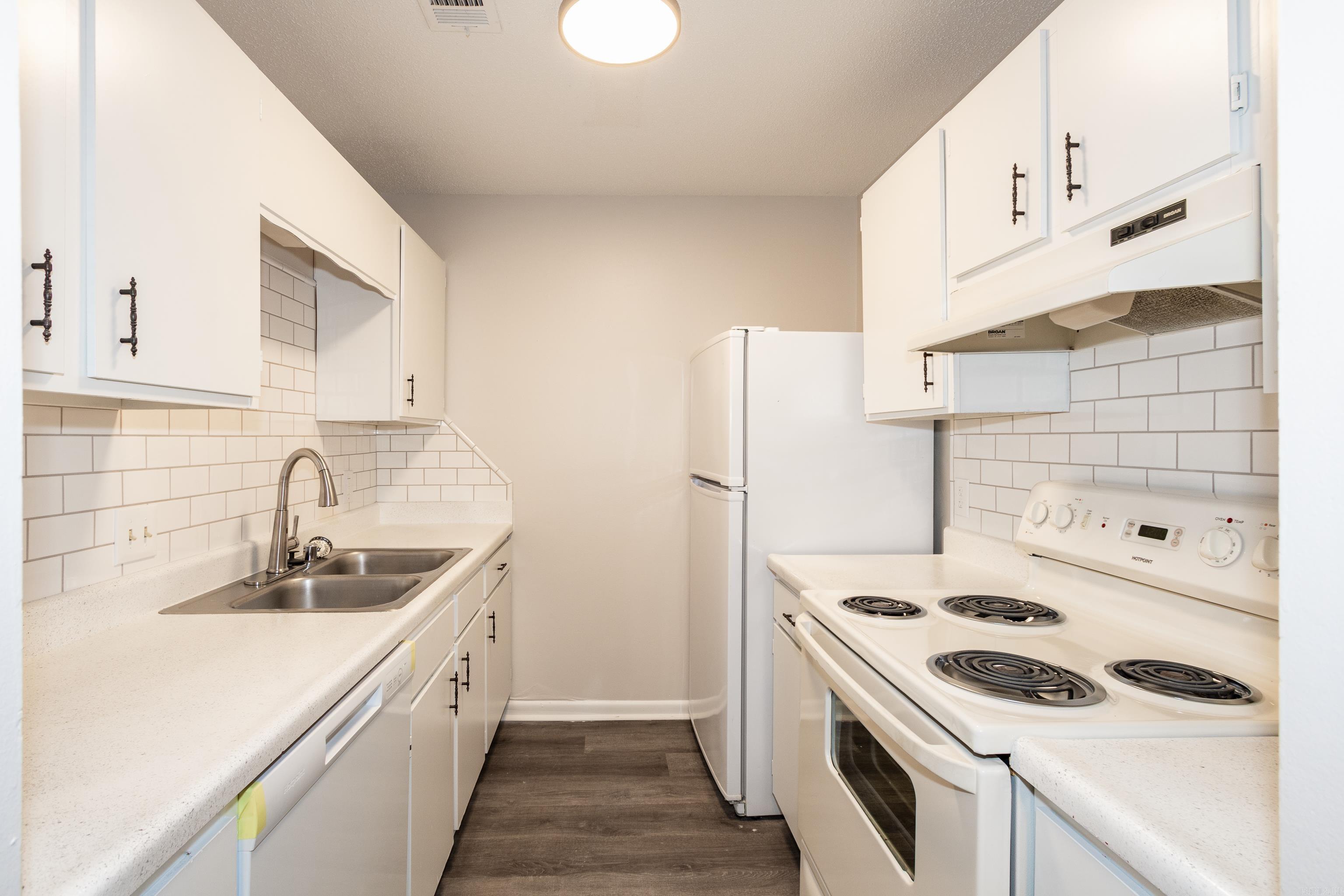 1100 Brookside Woodland Peak Apartments Little Rock, AR