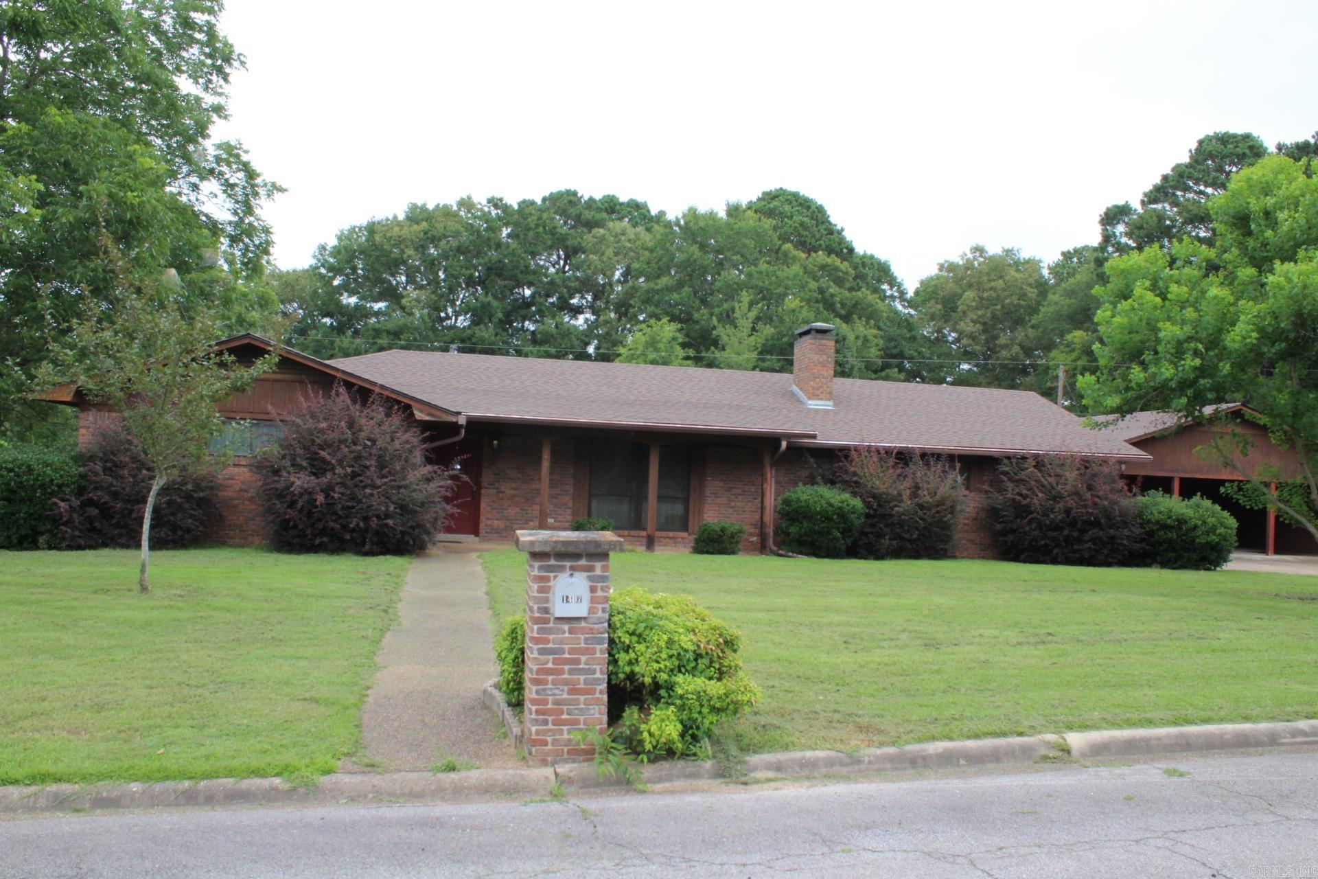 1407 Wildwood  Nashville, AR
