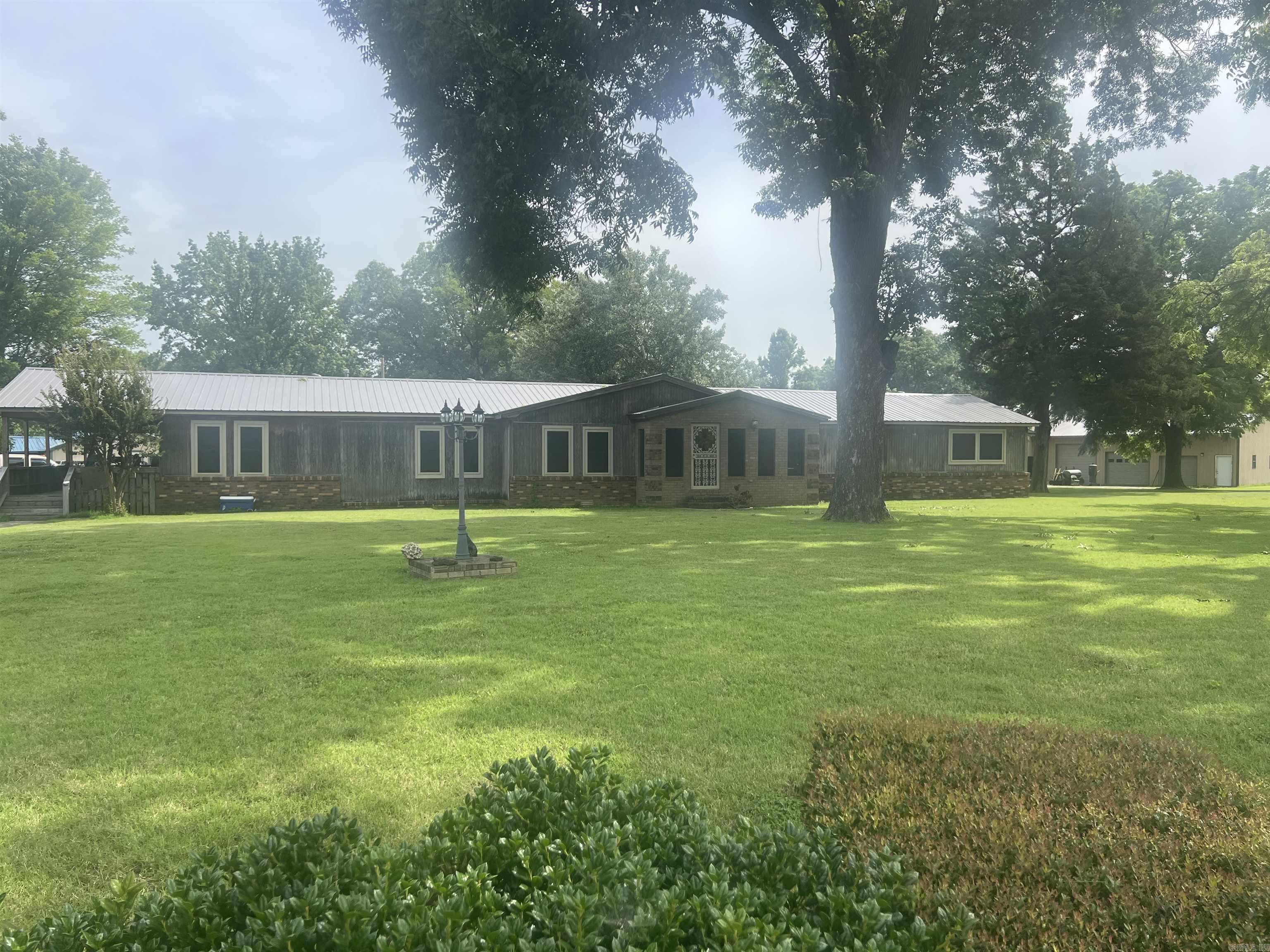 218 N 1st St Madison, AR 72359