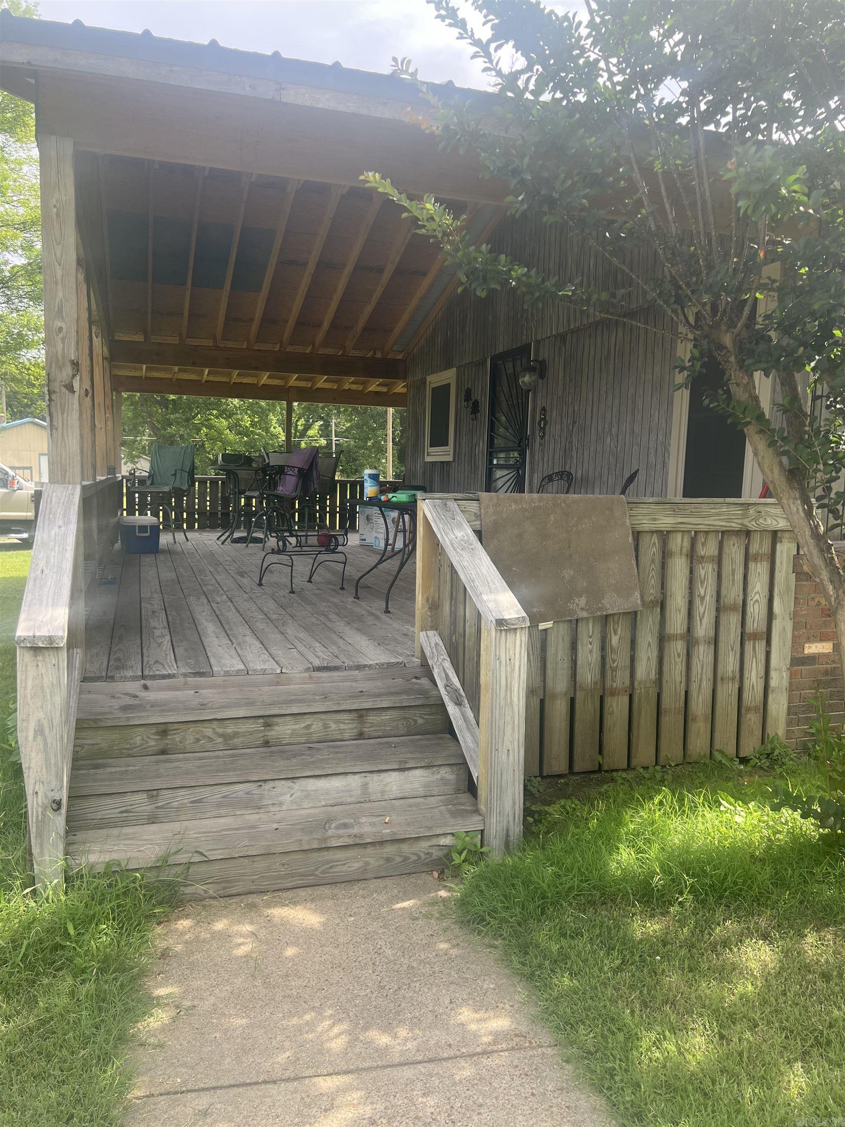 218 N 1st St Madison, AR 72359