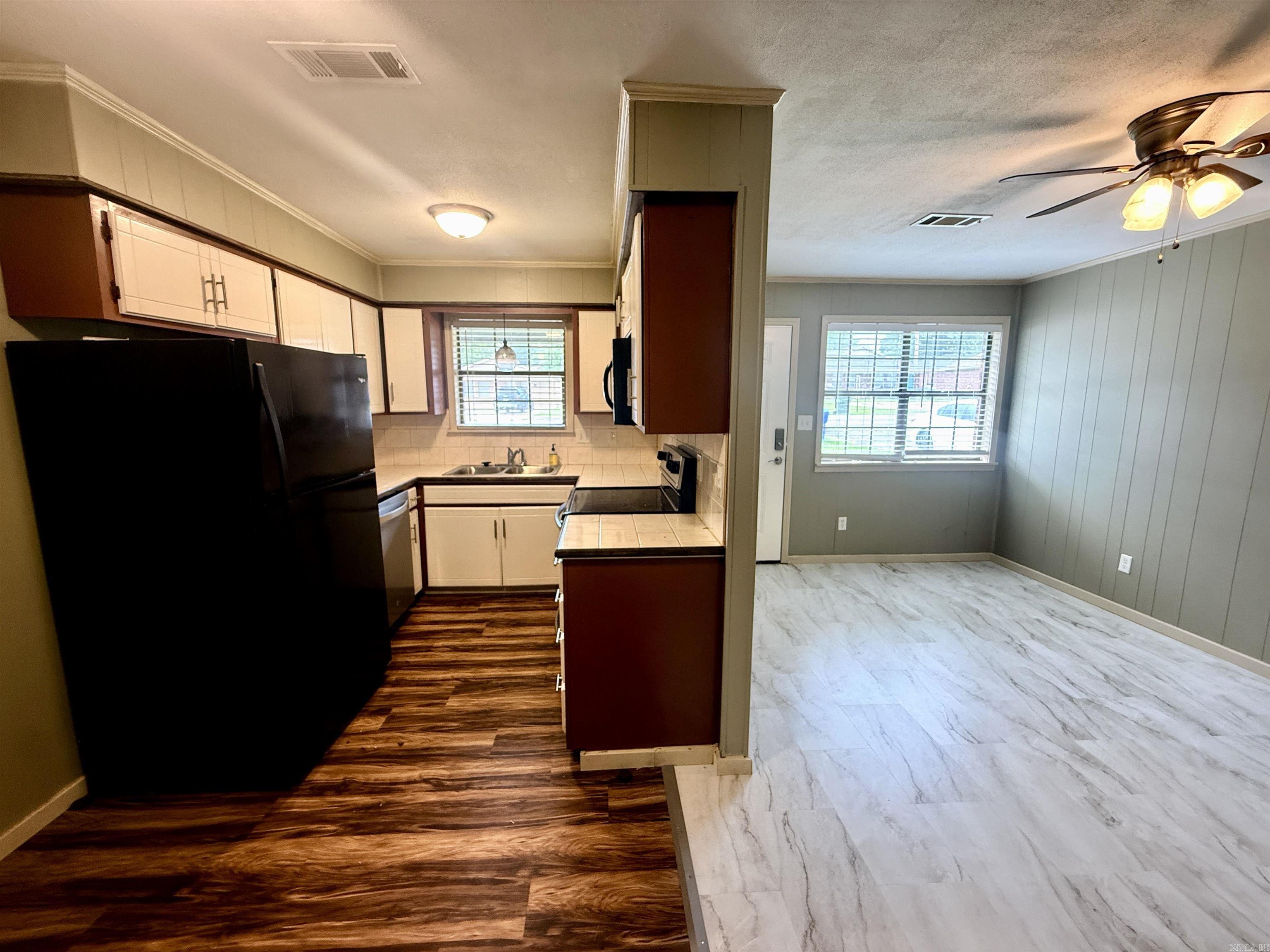 438 Helen St  Conway, AR