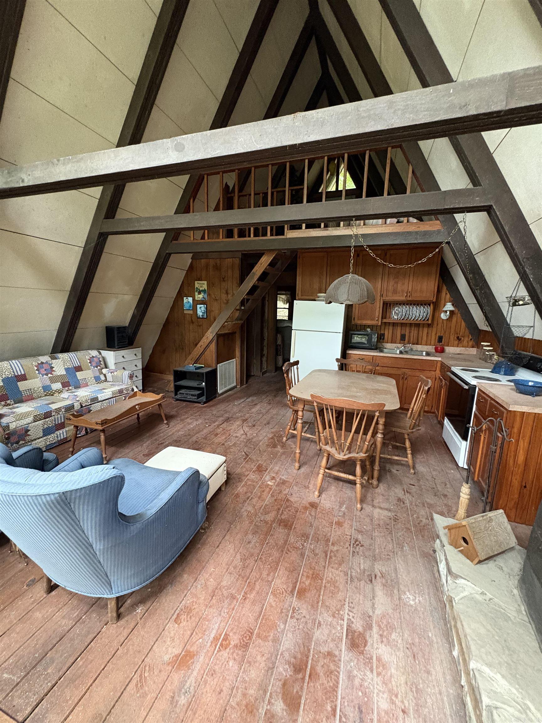 1464 PR 2704  London, AR