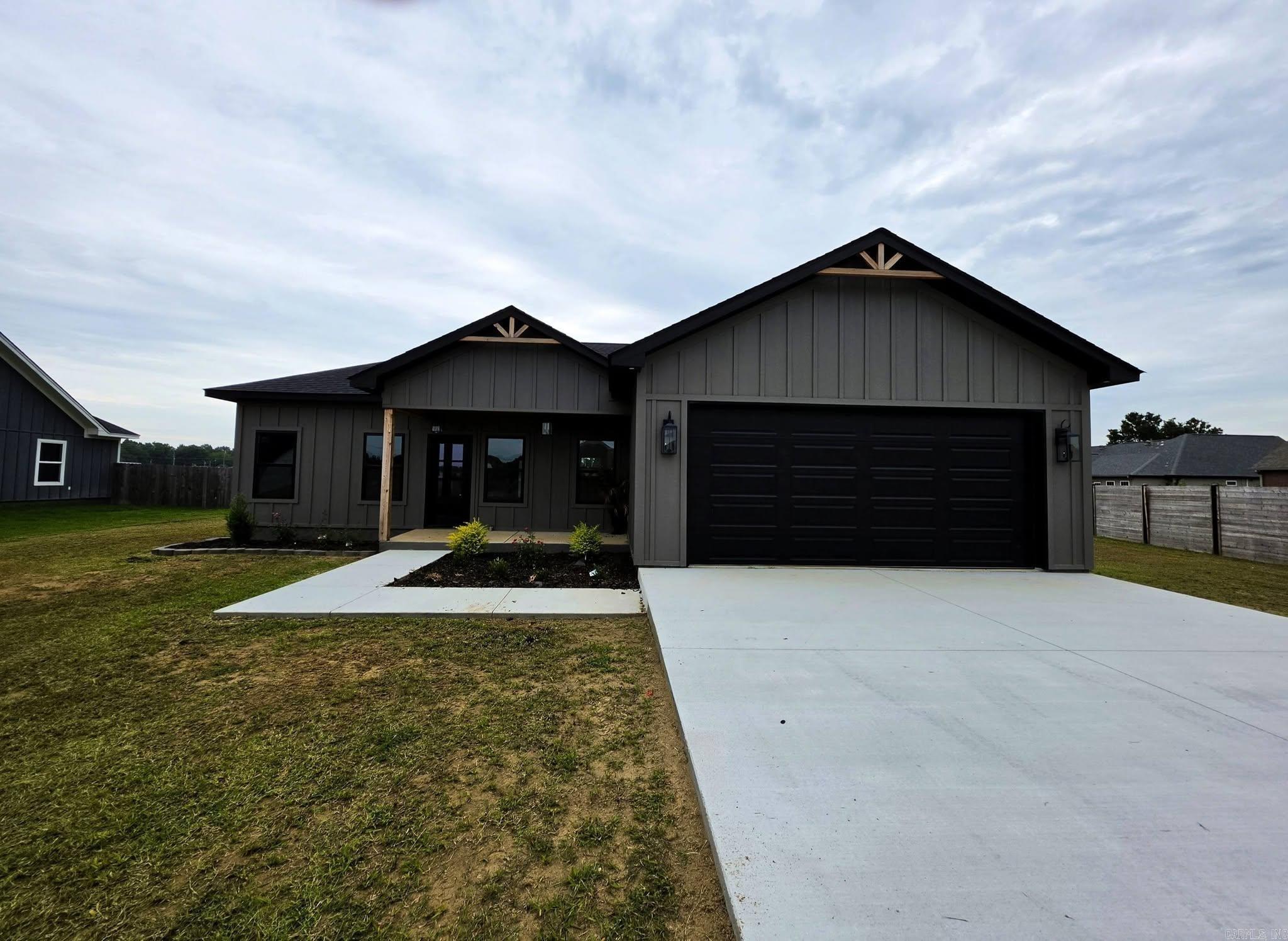 410 Olivia Dr  Newport, AR