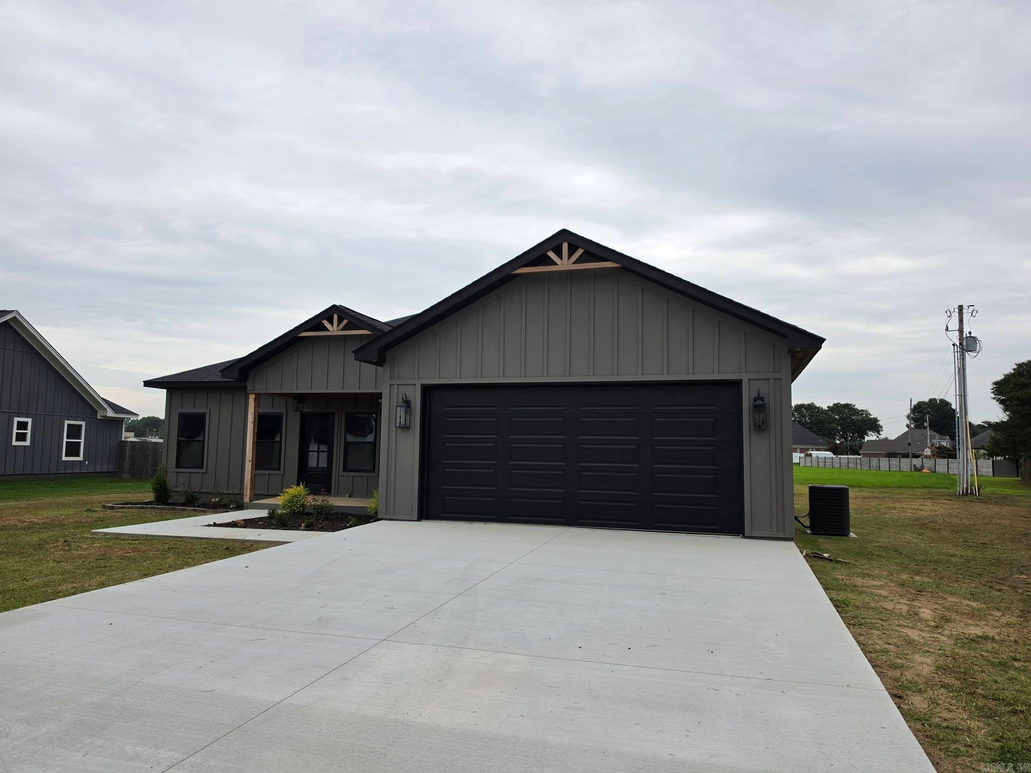 410 Olivia Dr  Newport, AR