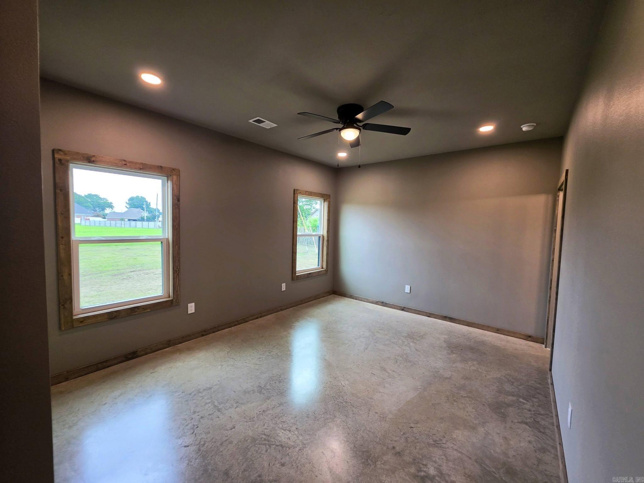 410 Olivia Dr  Newport, AR