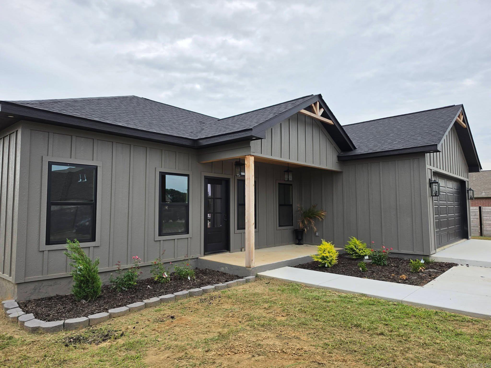 410 Olivia Dr  Newport, AR