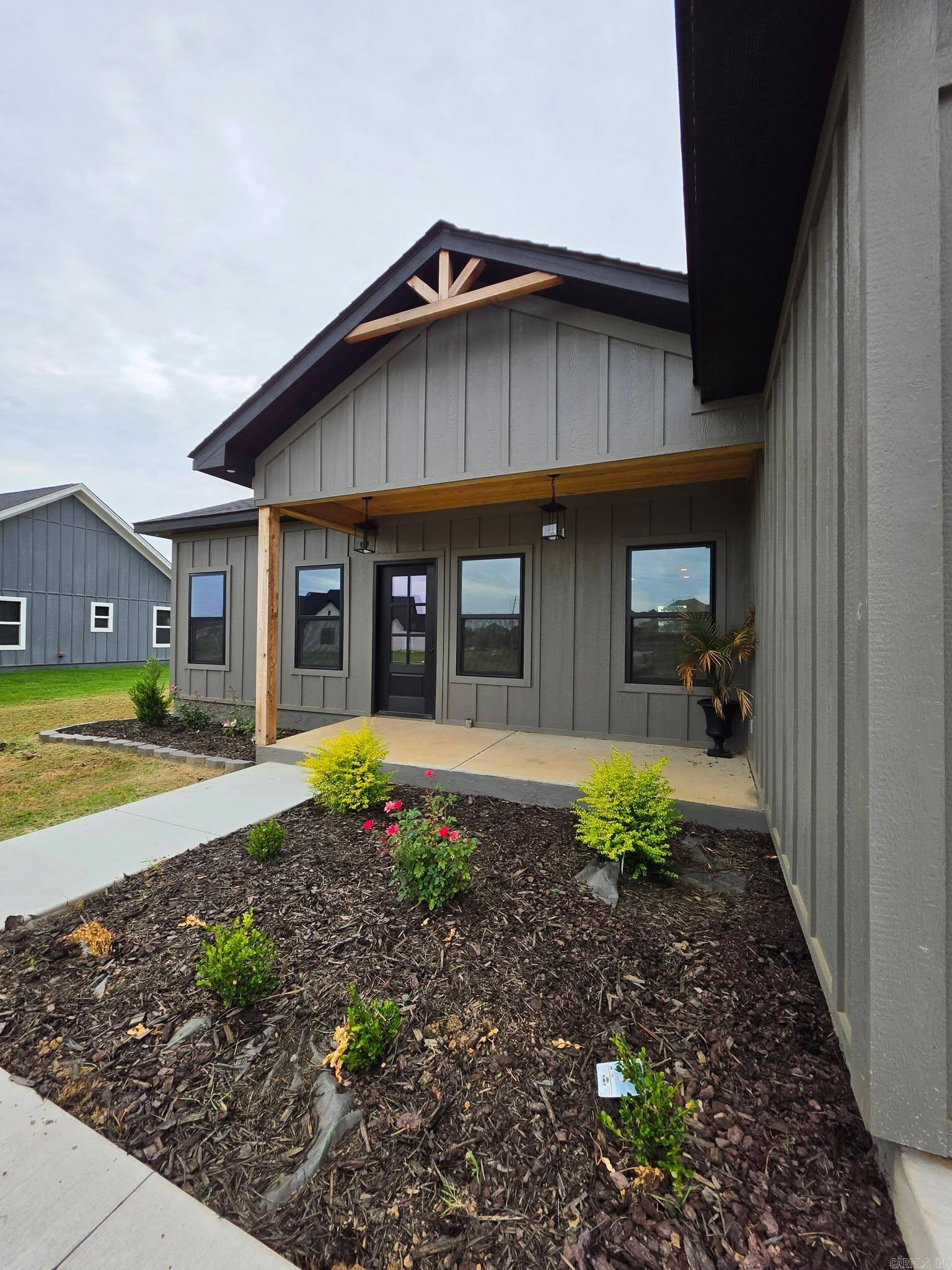 410 Olivia Dr  Newport, AR