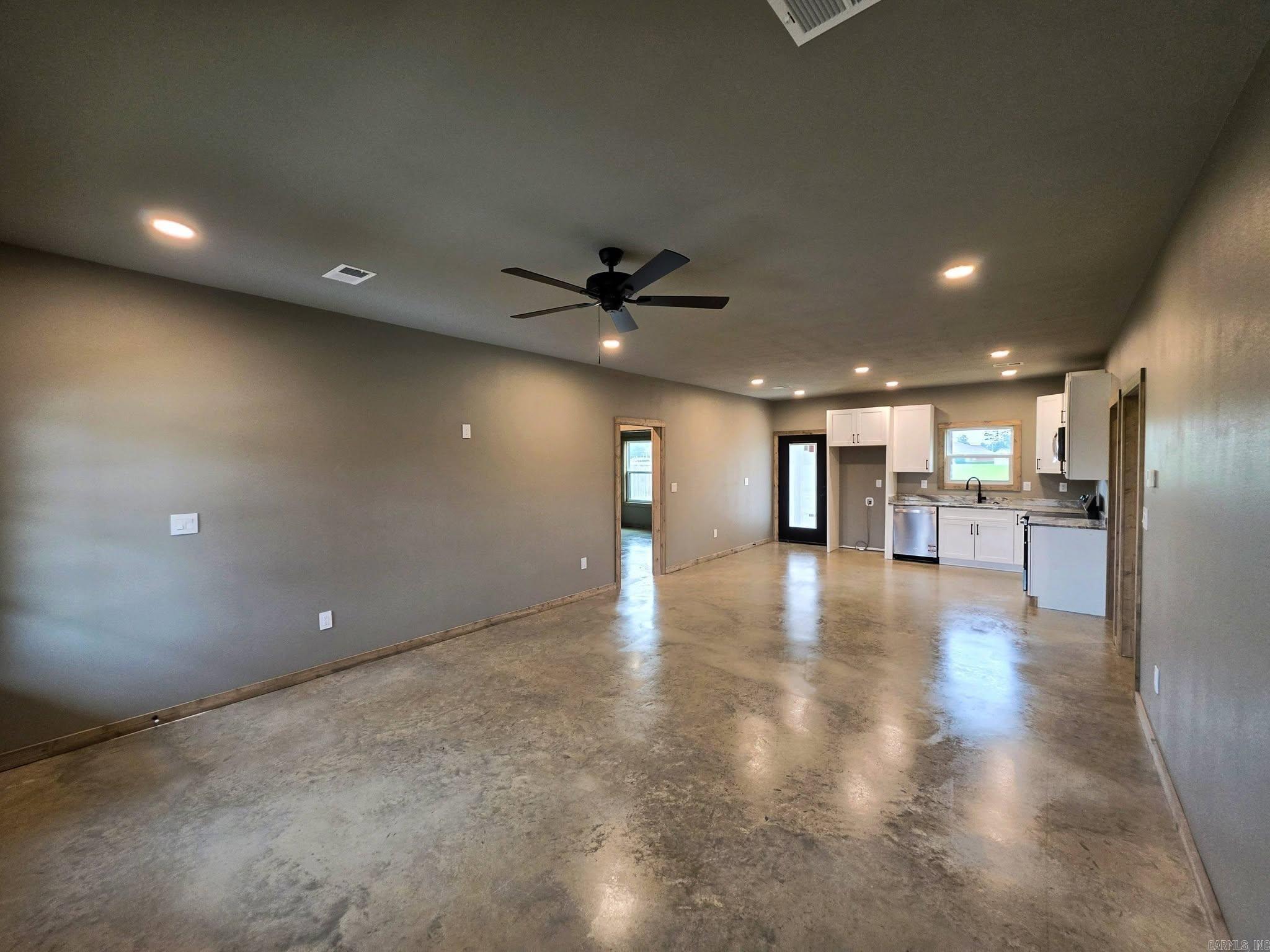 410 Olivia Dr  Newport, AR