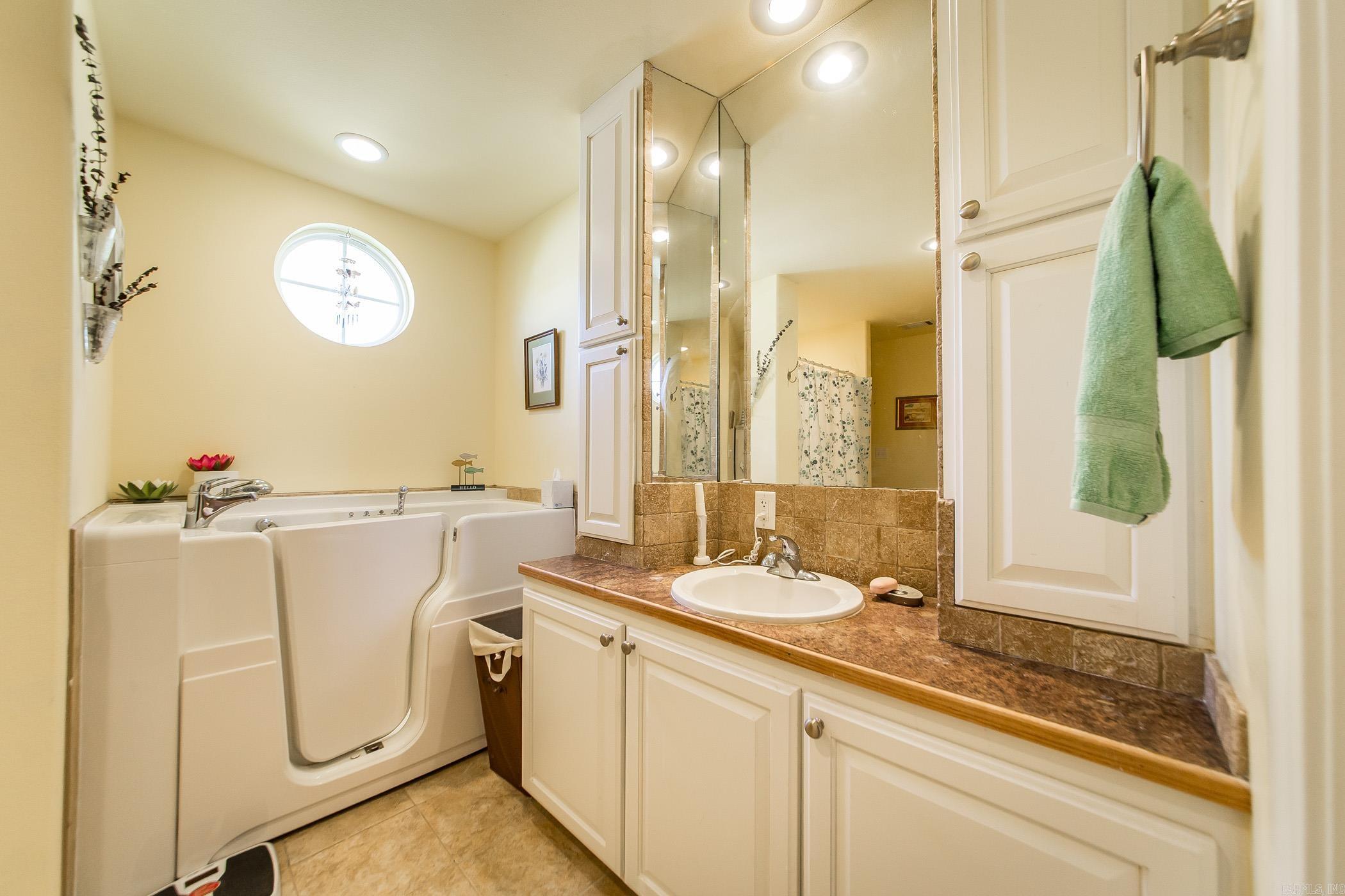 8 Cross Street Mayflower, AR 72106