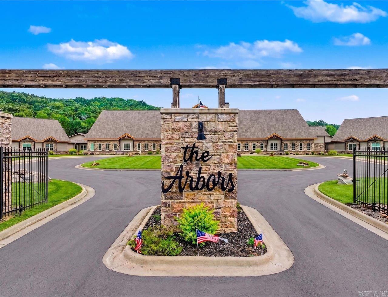 697 Bradley Cove  Russellville, AR