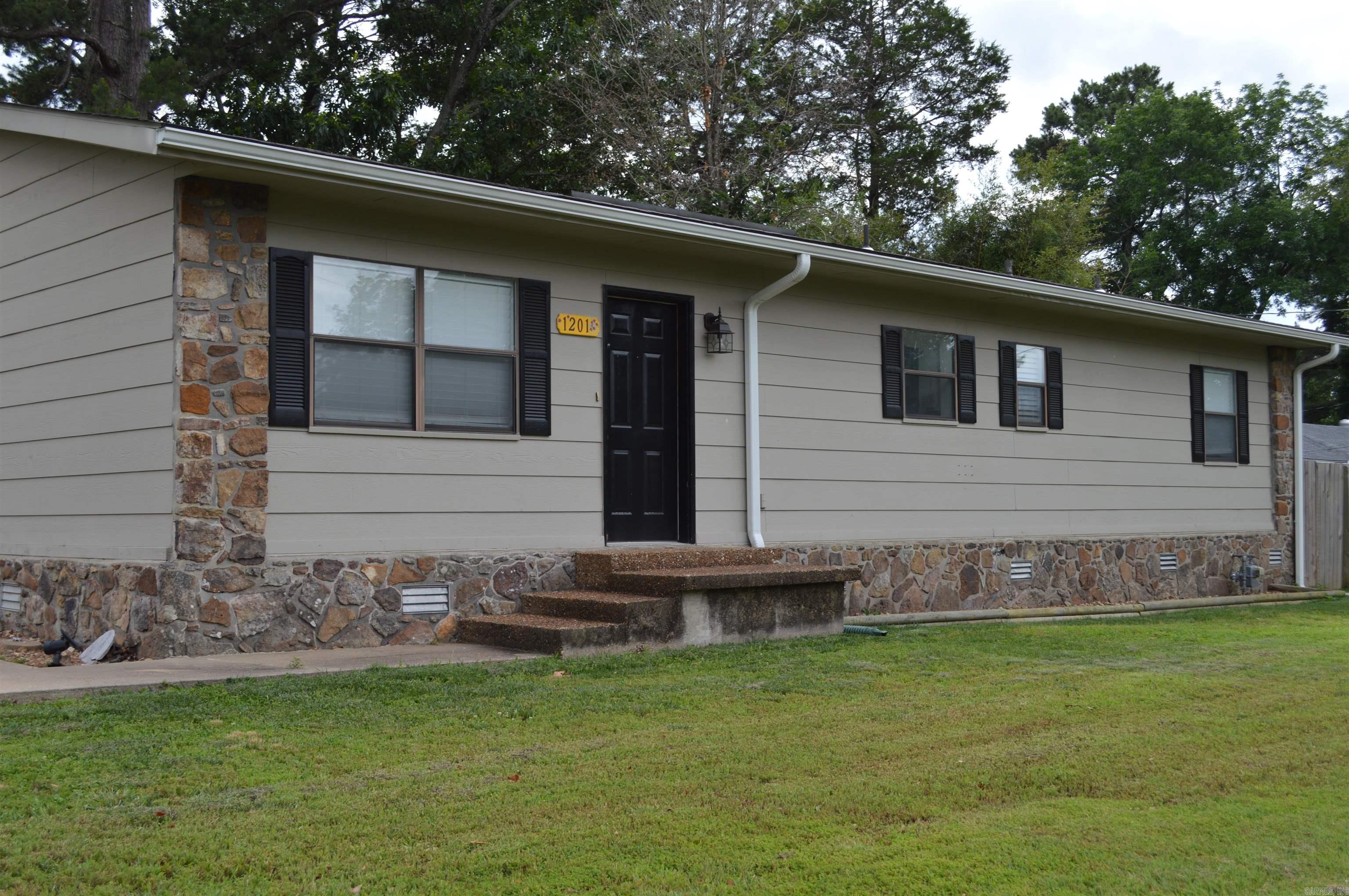 1201 W Front  Heber Springs, AR