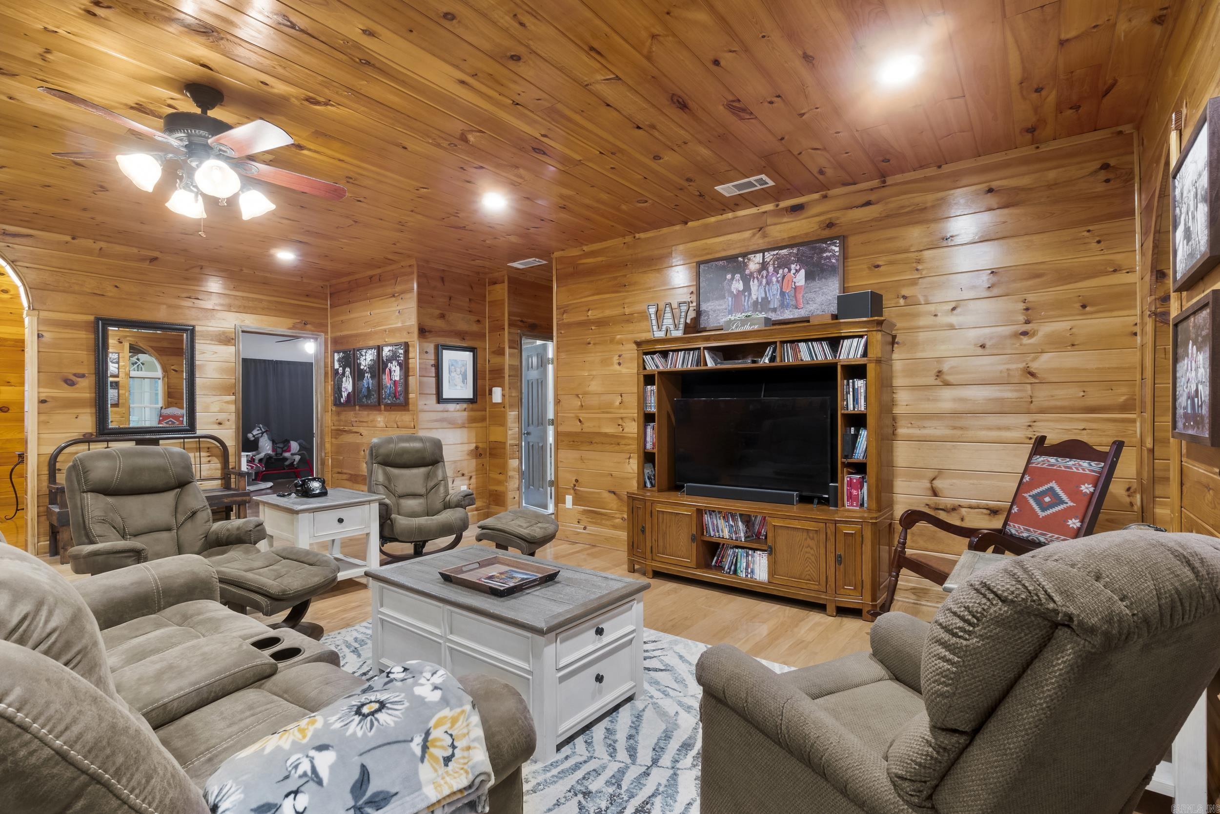 1052 Gravel Hill  Romance, AR