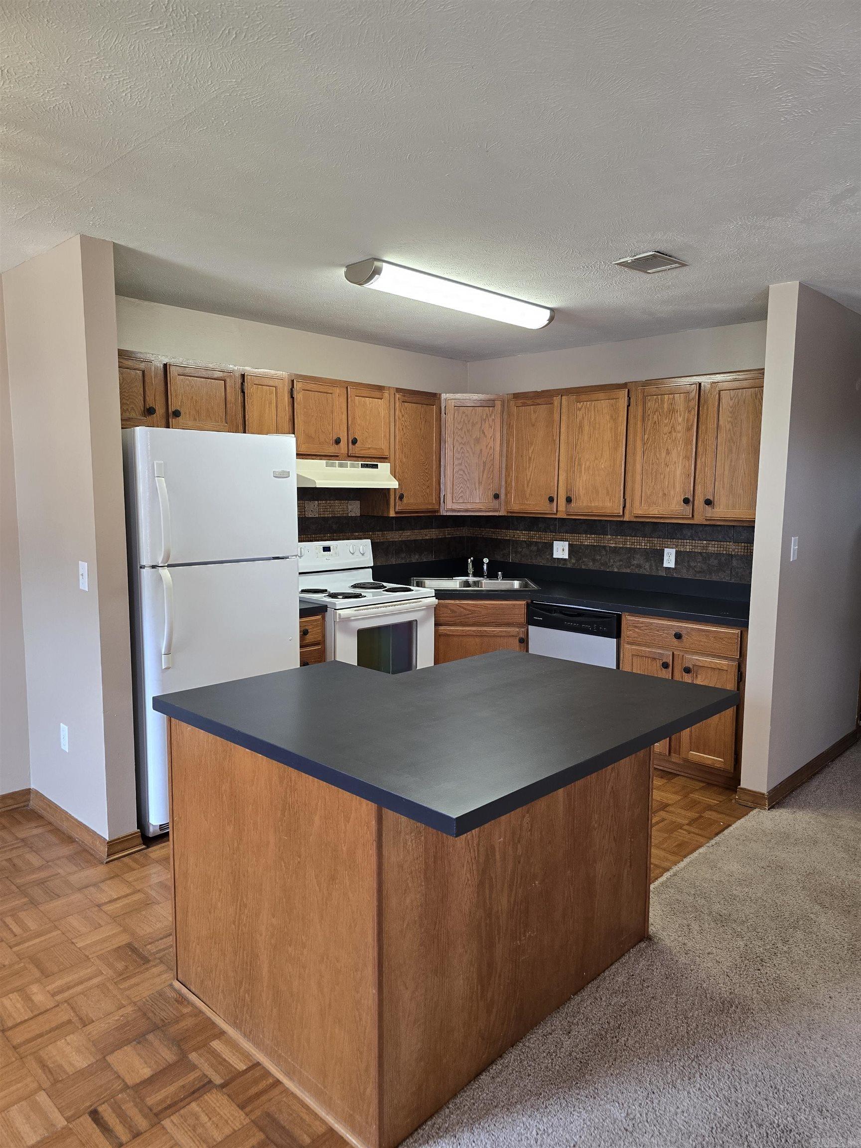 2621 Oak Meadows  Searcy, AR