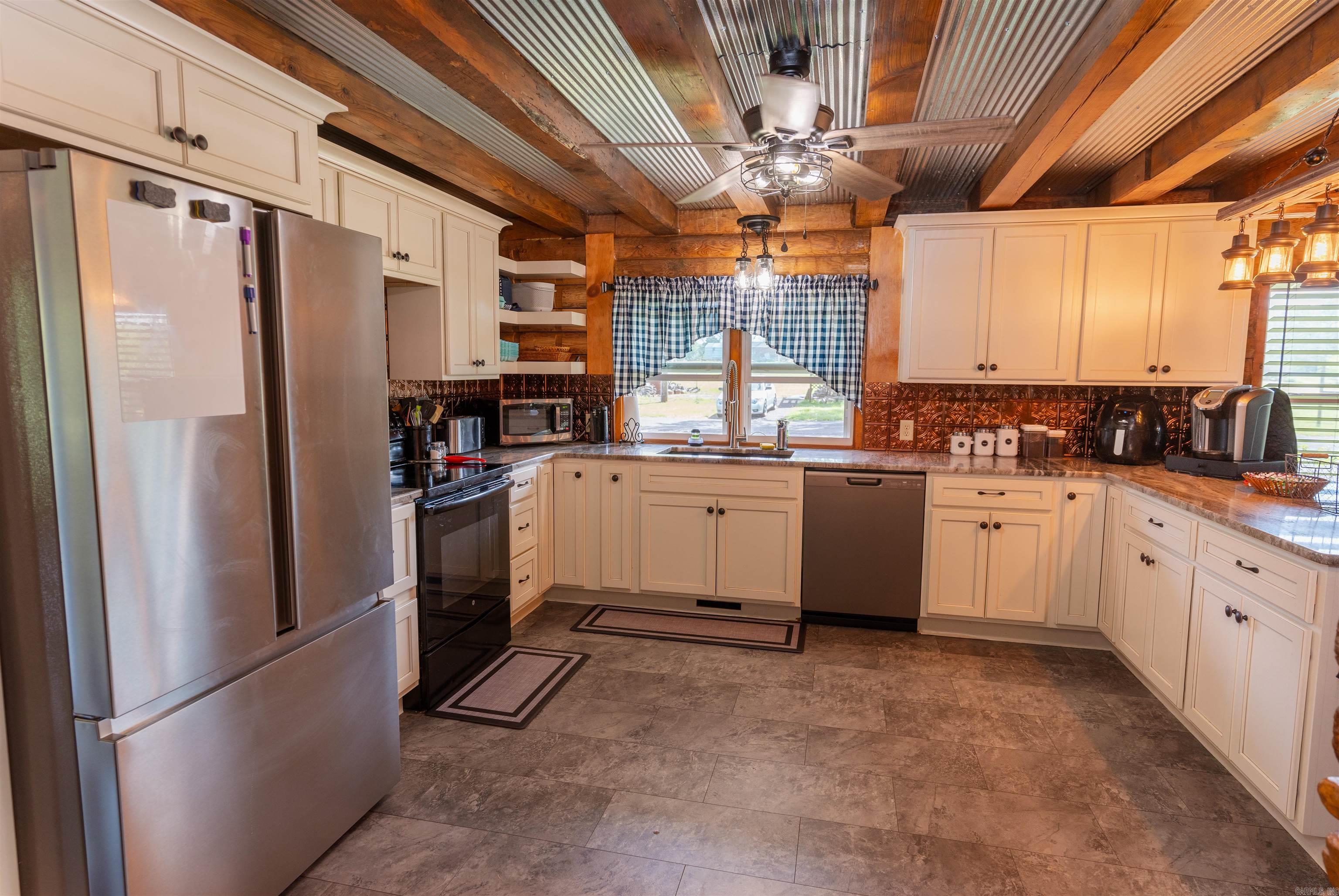 19852 N State Highway 7  Dardanelle, AR