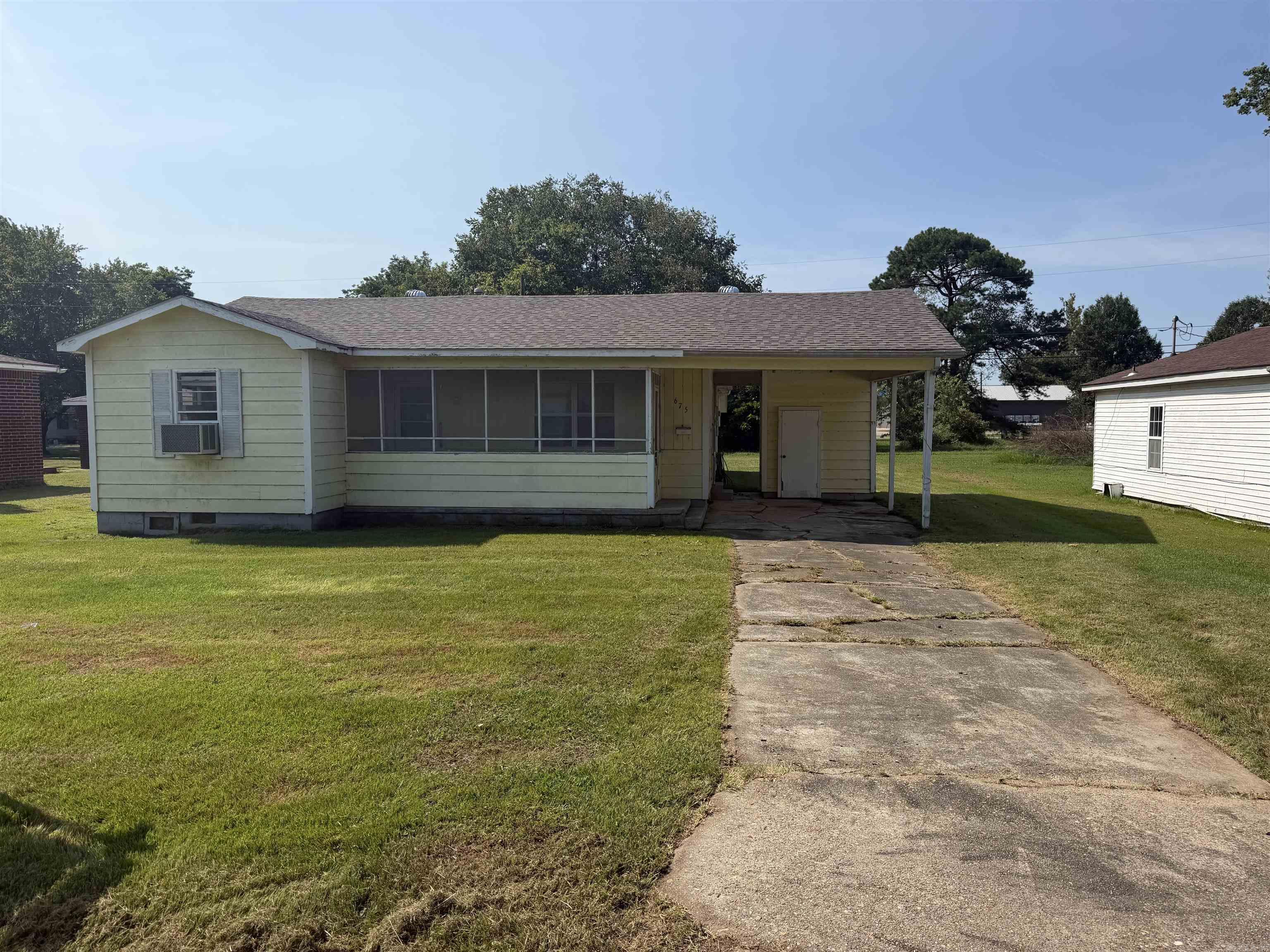 675 E Jackson  Piggott, AR
