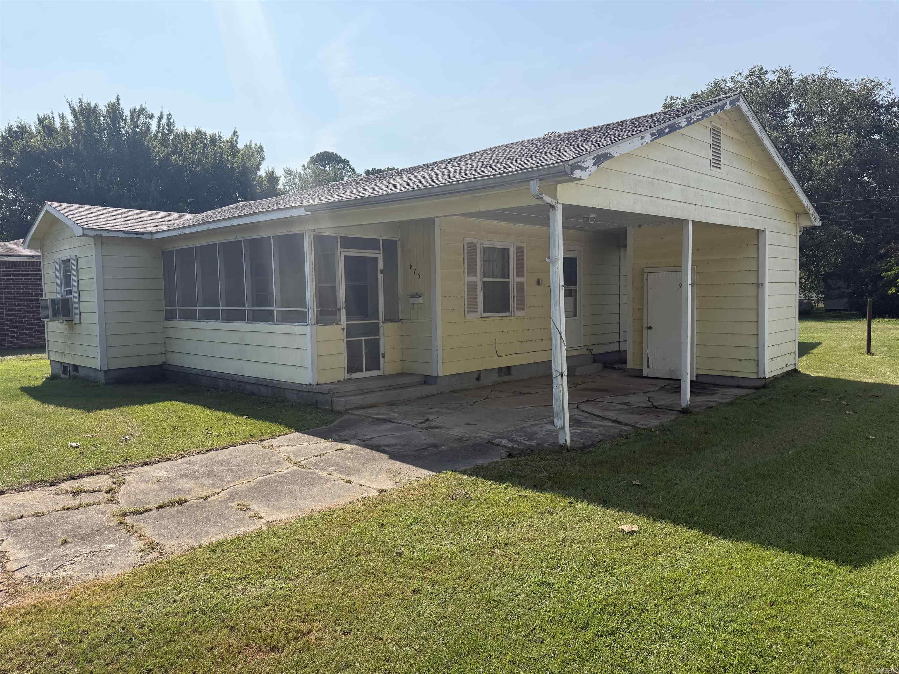 675 E Jackson  Piggott, AR