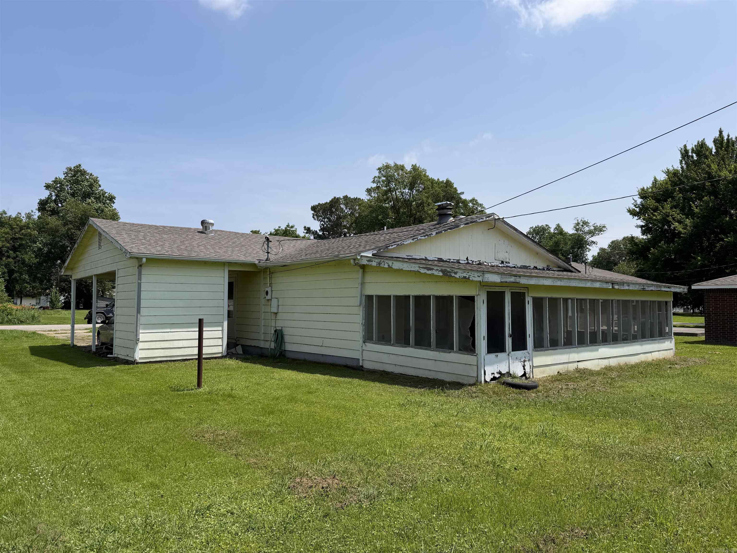 675 E Jackson  Piggott, AR