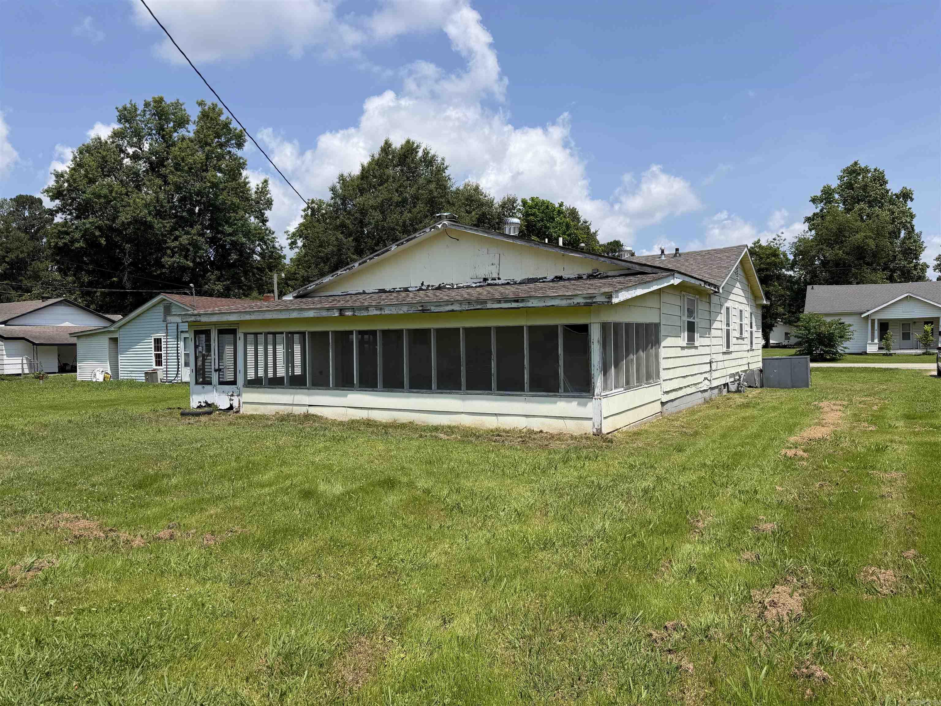 675 E Jackson  Piggott, AR