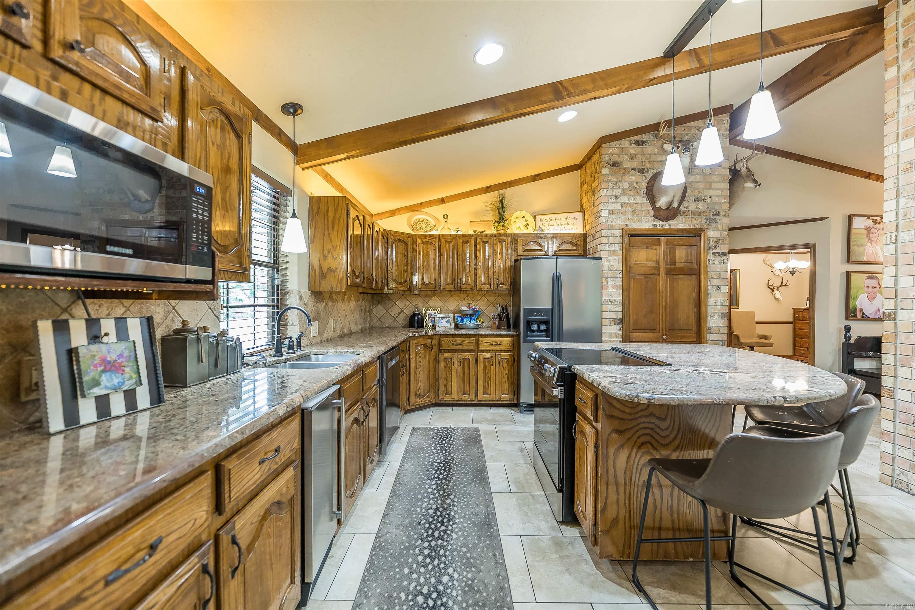 233 Chinquepin Dr  Magnolia, AR