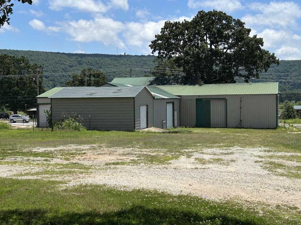 905 W Main  Mountain View, AR